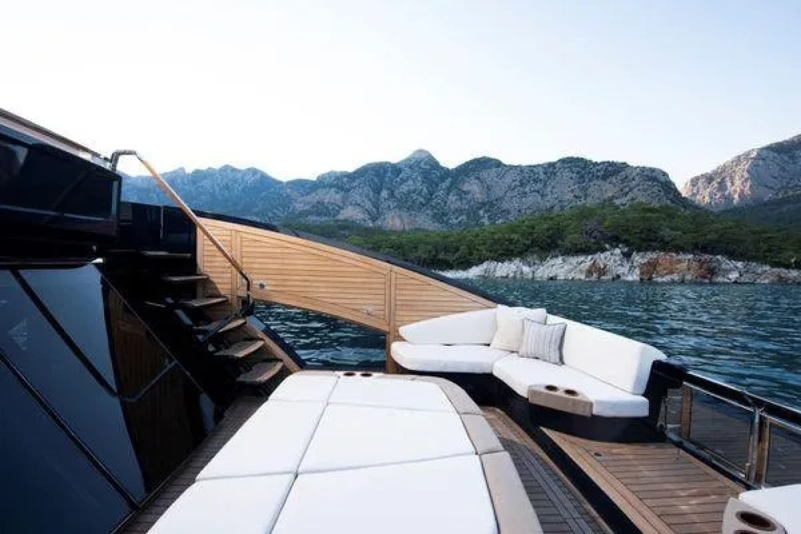 2023 Lazzara Yachts  - Photo 13