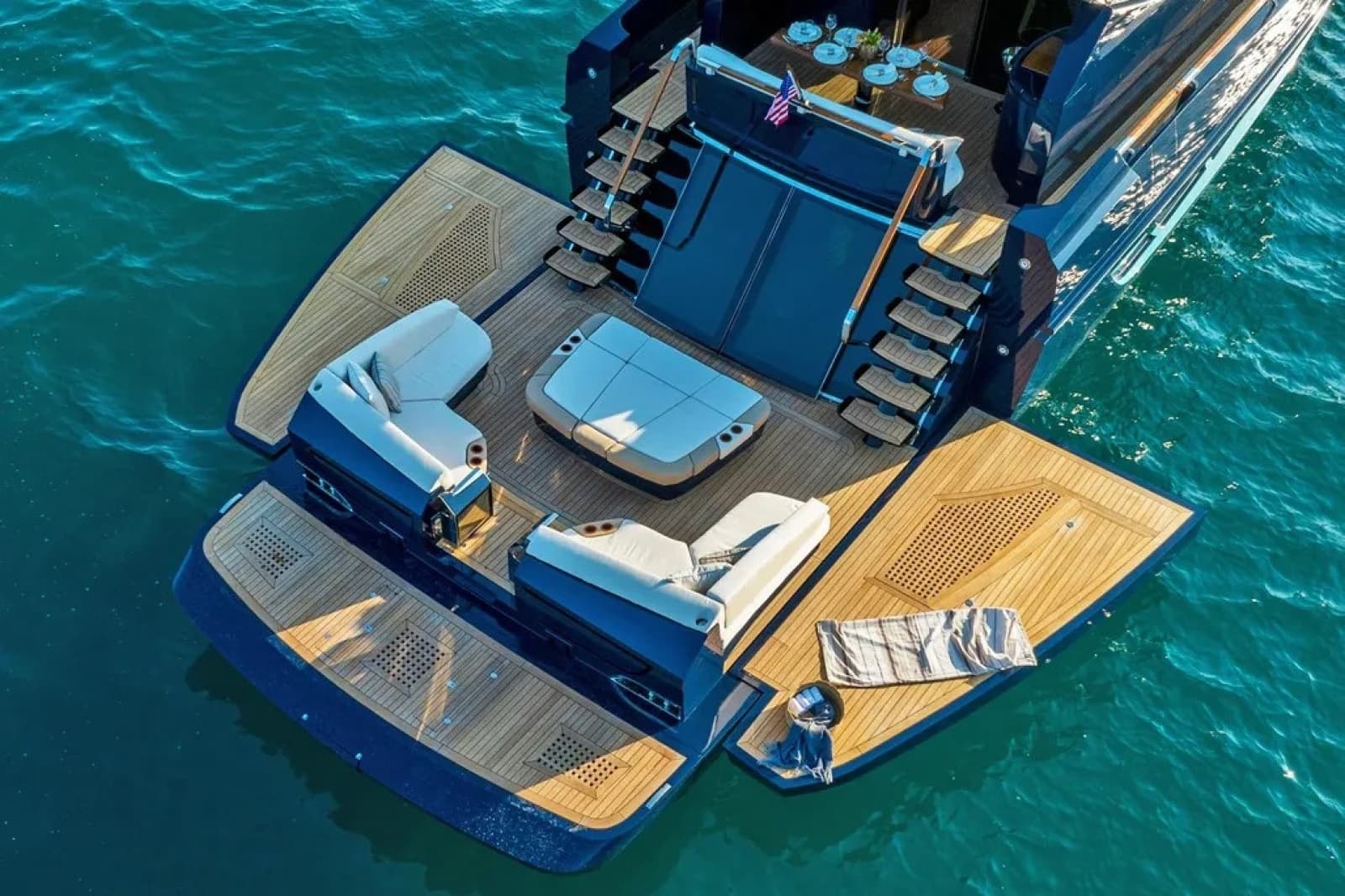 2023 Lazzara Yachts  - Photo 3