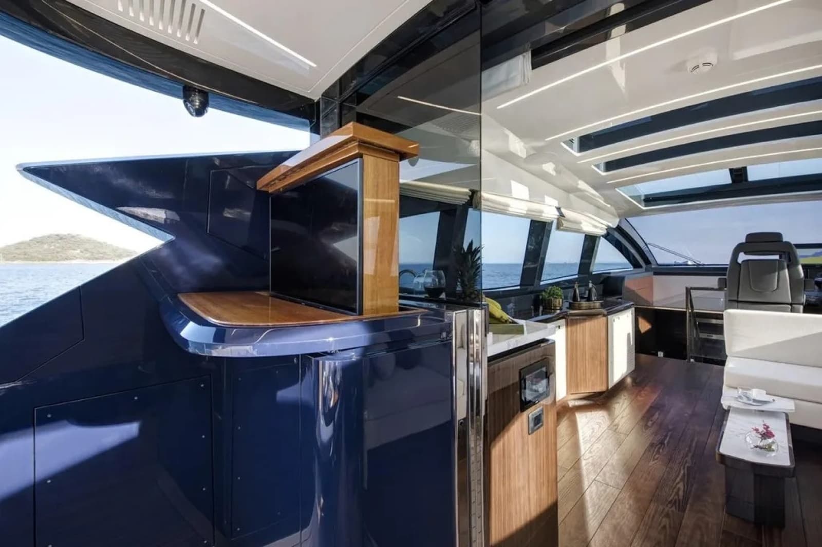 2023 Lazzara Yachts  - Photo 17