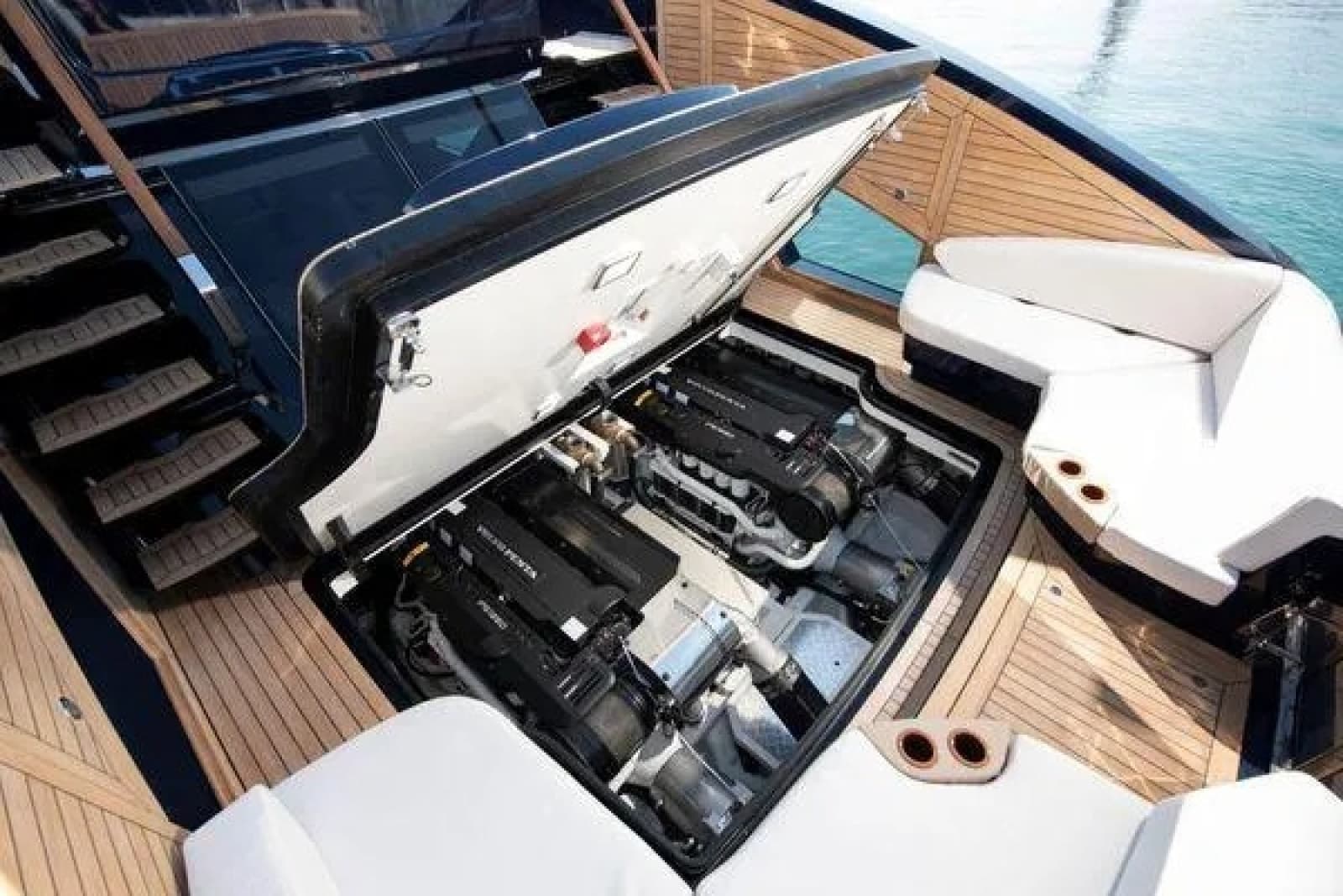 2023 Lazzara Yachts  - Photo 11