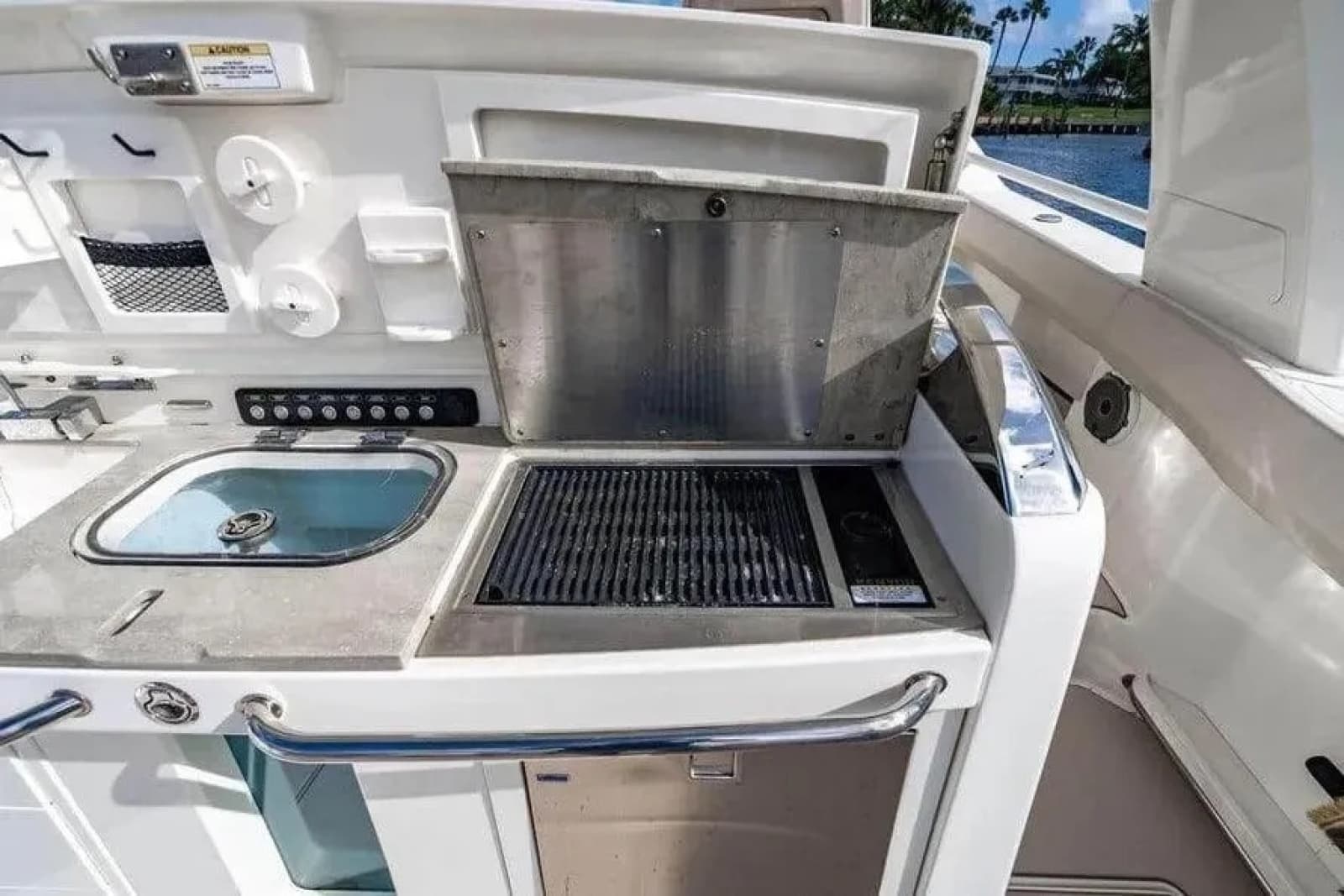 2022 Boston Whaler  - Photo 23