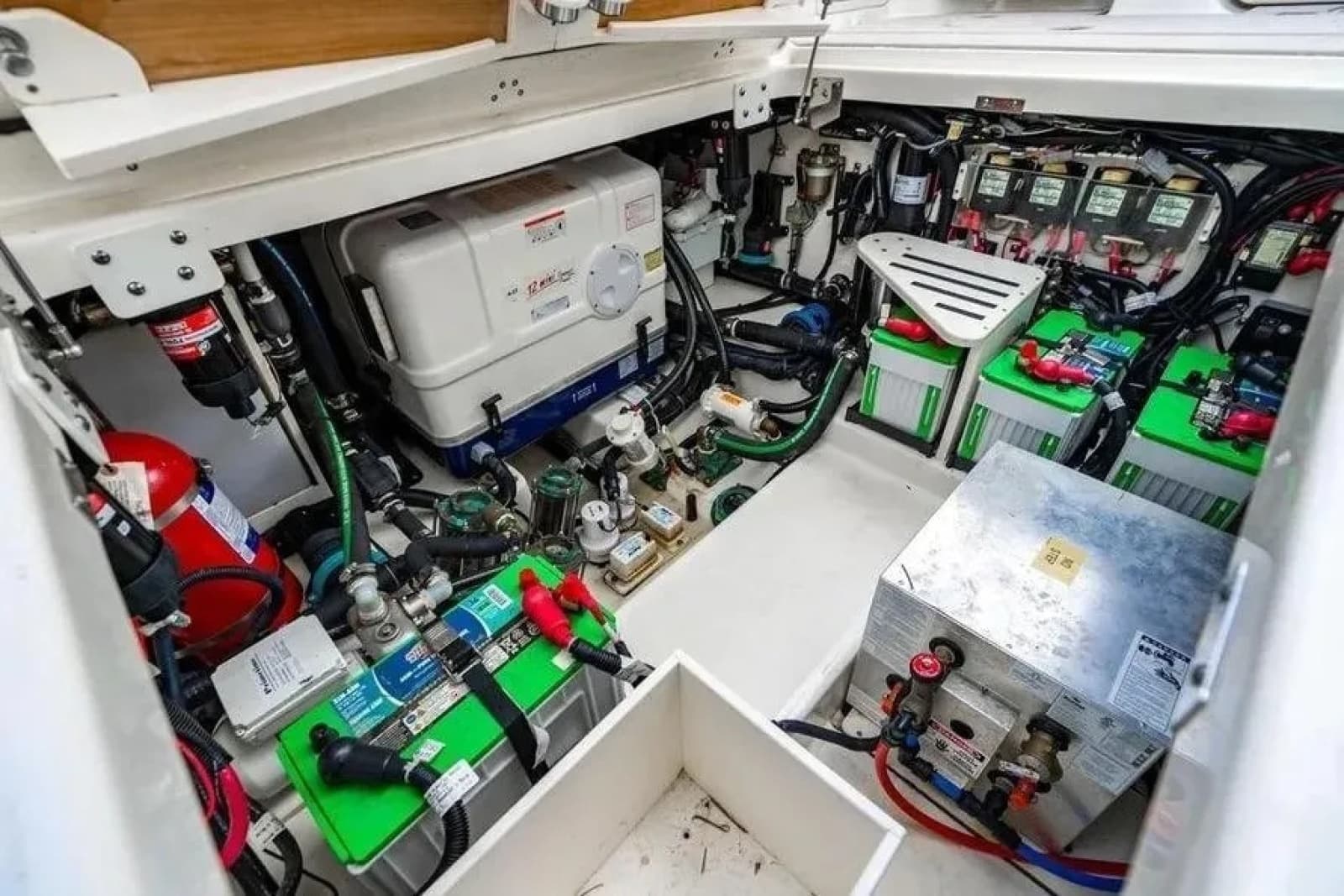 2022 Boston Whaler  - Photo 25