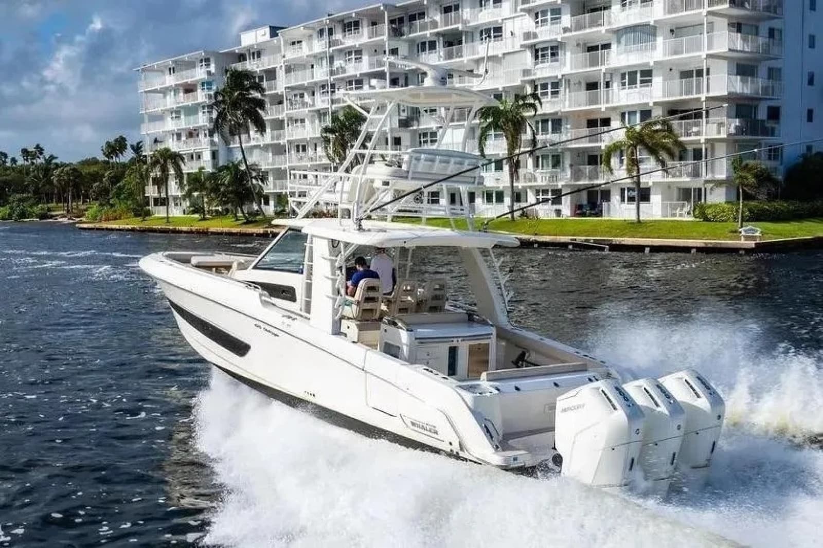 2022 Boston Whaler  - Photo 7