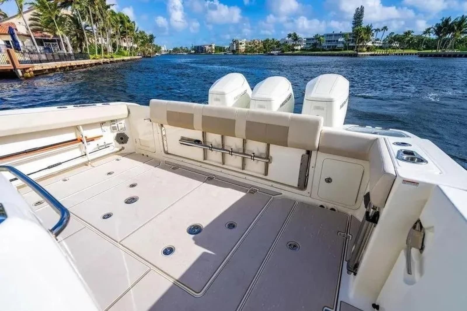 2022 Boston Whaler  - Photo 18