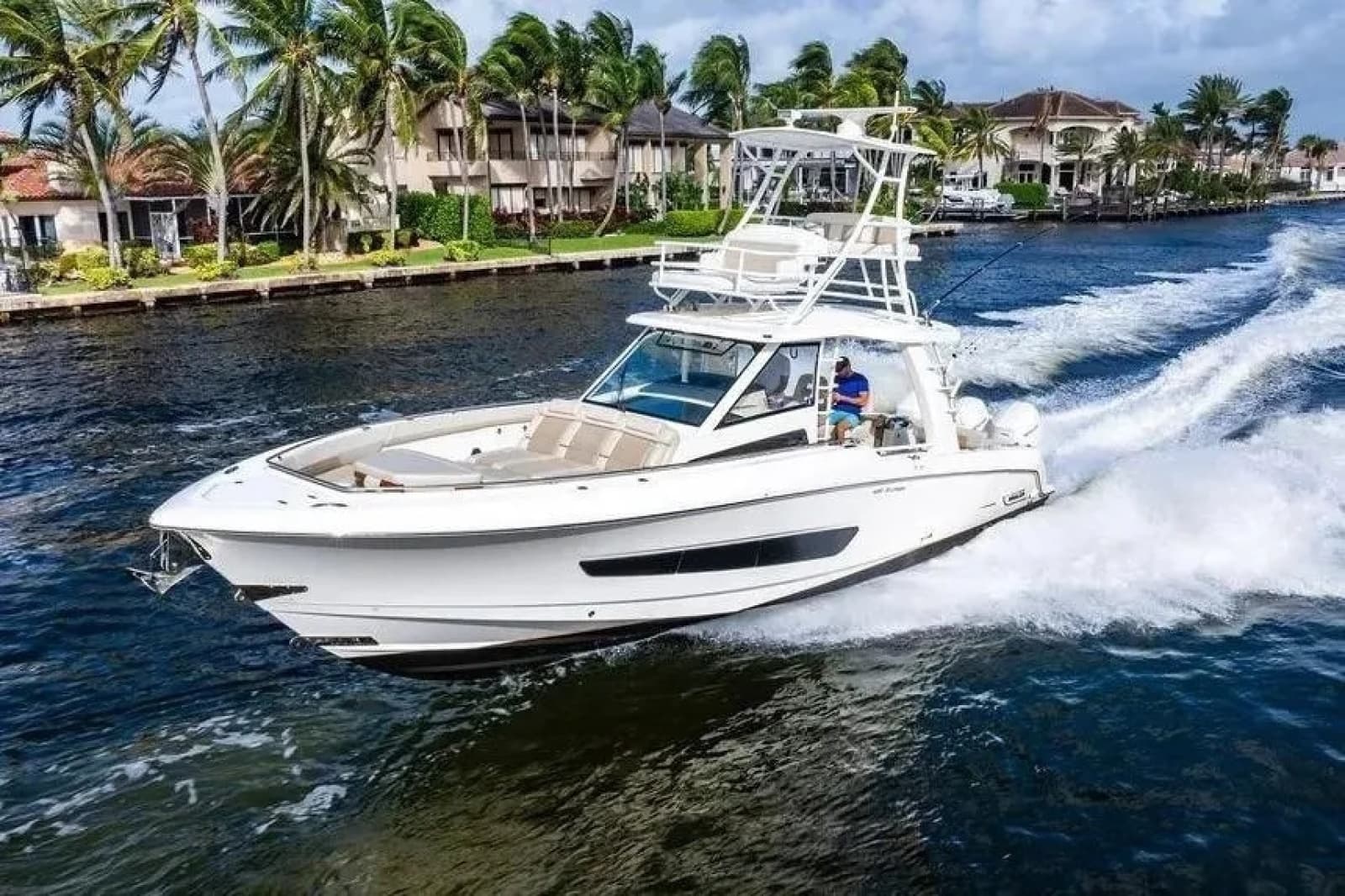2022 Boston Whaler  - Photo 2