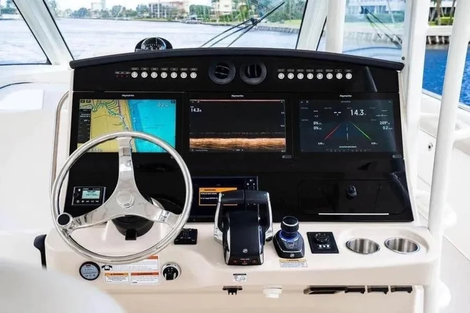 2022 Boston Whaler  - Photo 28