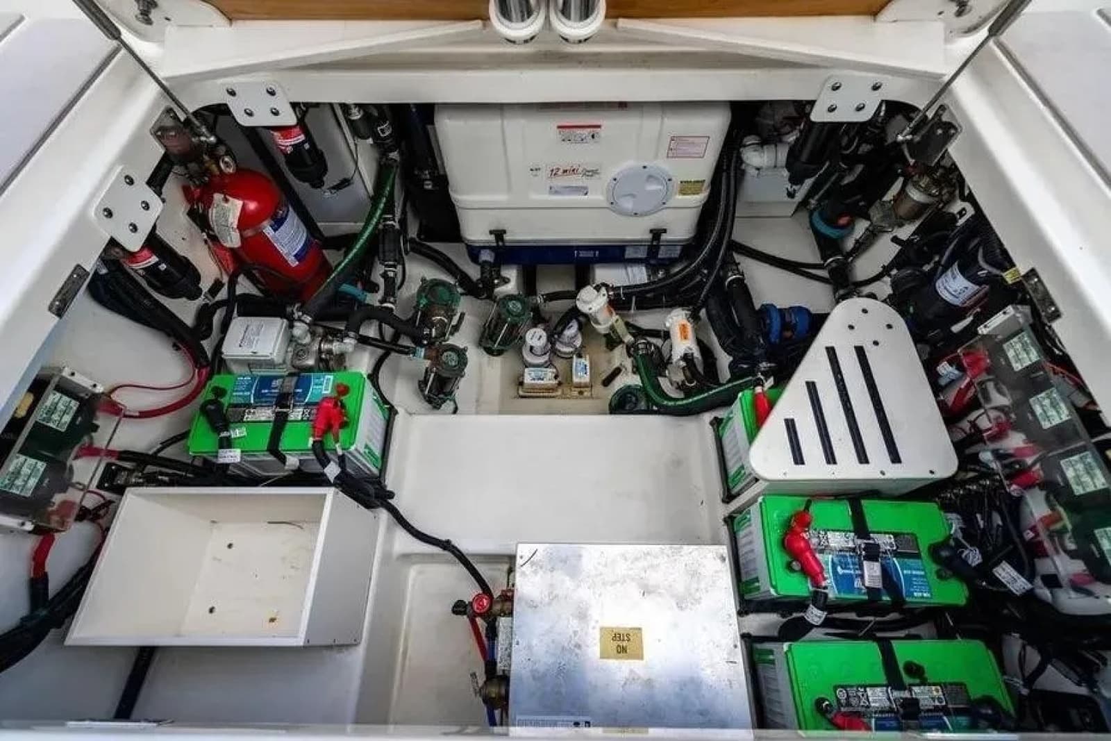 2022 Boston Whaler  - Photo 24