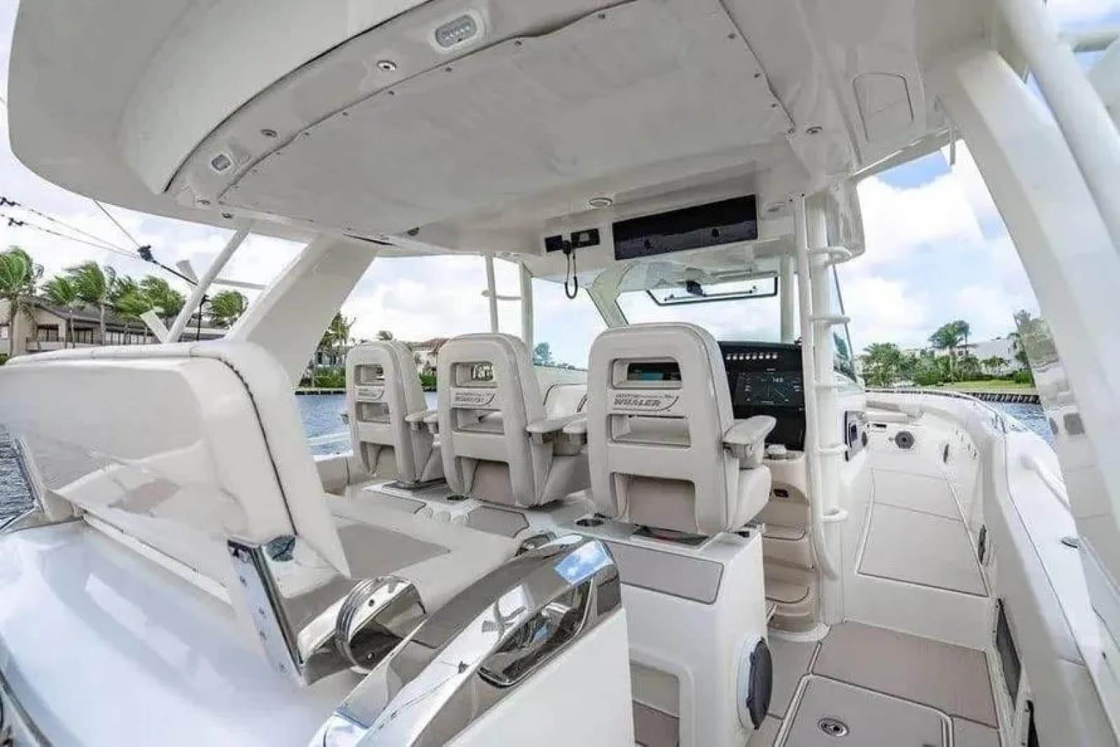 2022 Boston Whaler  - Photo 26