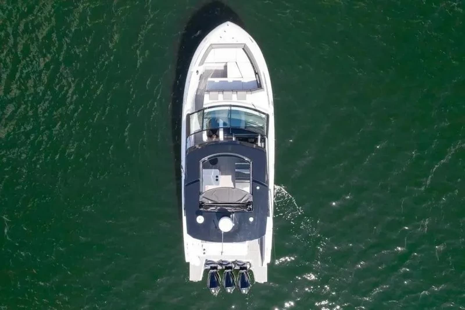 2021 Cruisers Yachts  - Photo 3