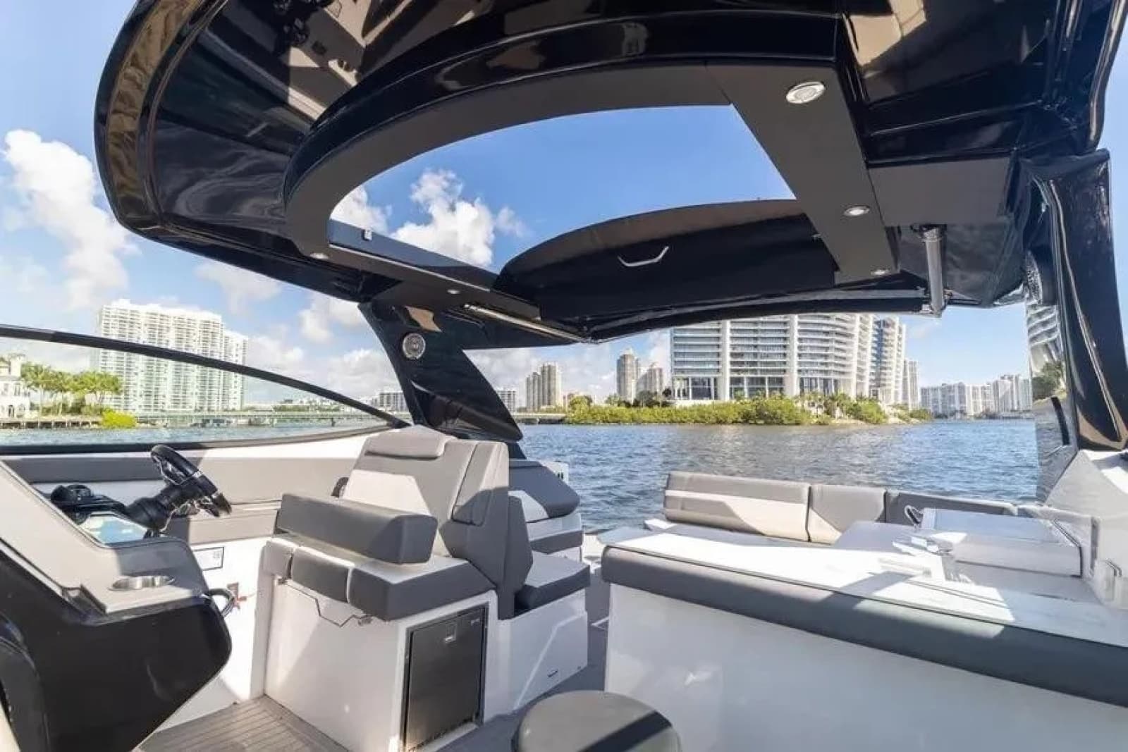 2021 Cruisers Yachts  - Photo 22
