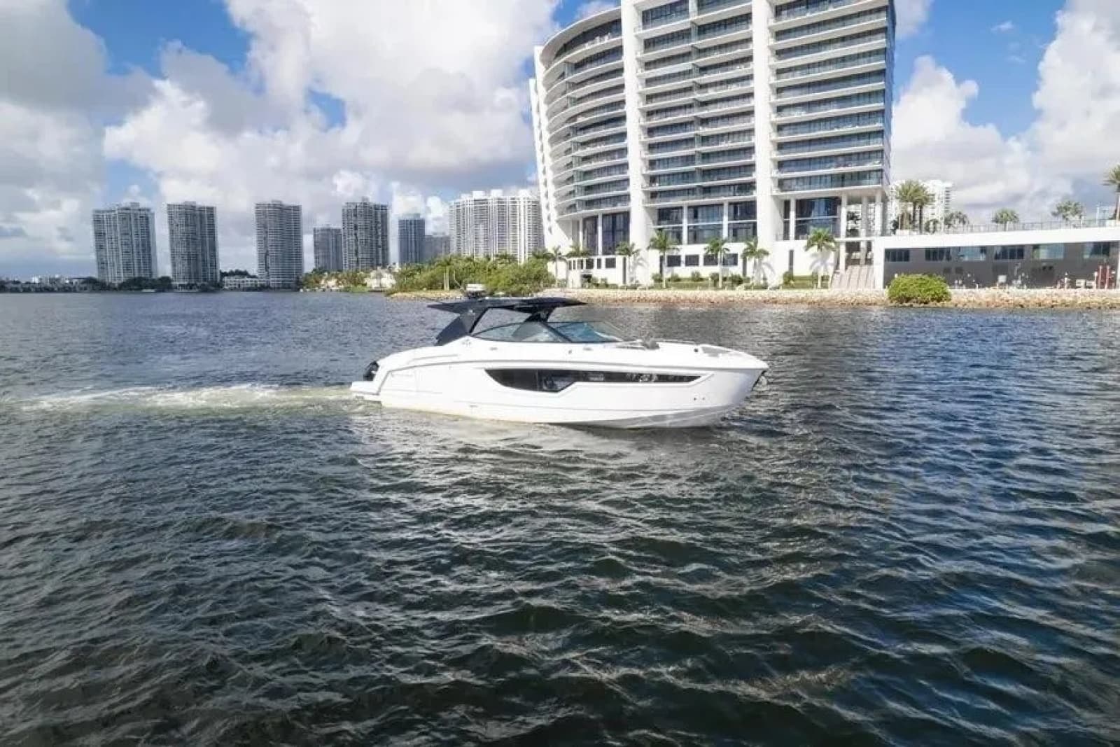 2021 Cruisers Yachts  - Photo 9