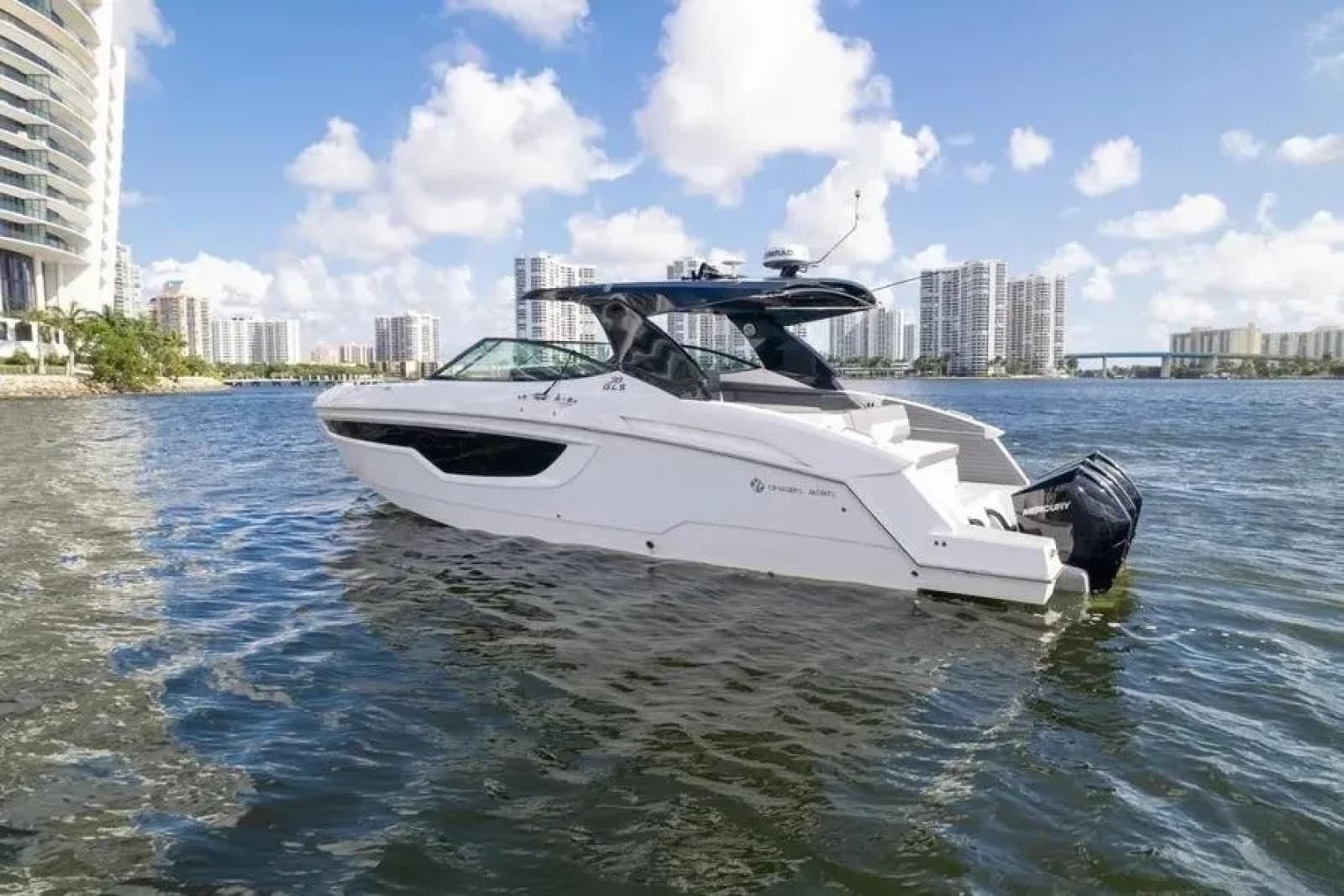 2021 Cruisers Yachts  - Photo 7