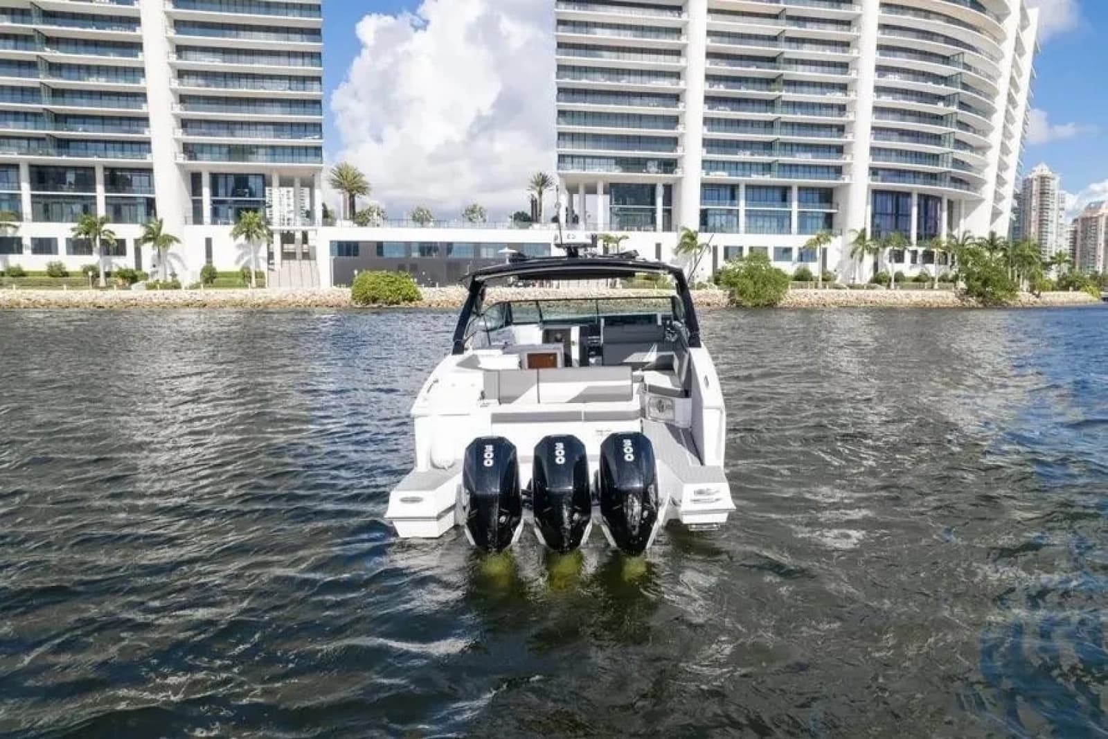 2021 Cruisers Yachts  - Photo 6