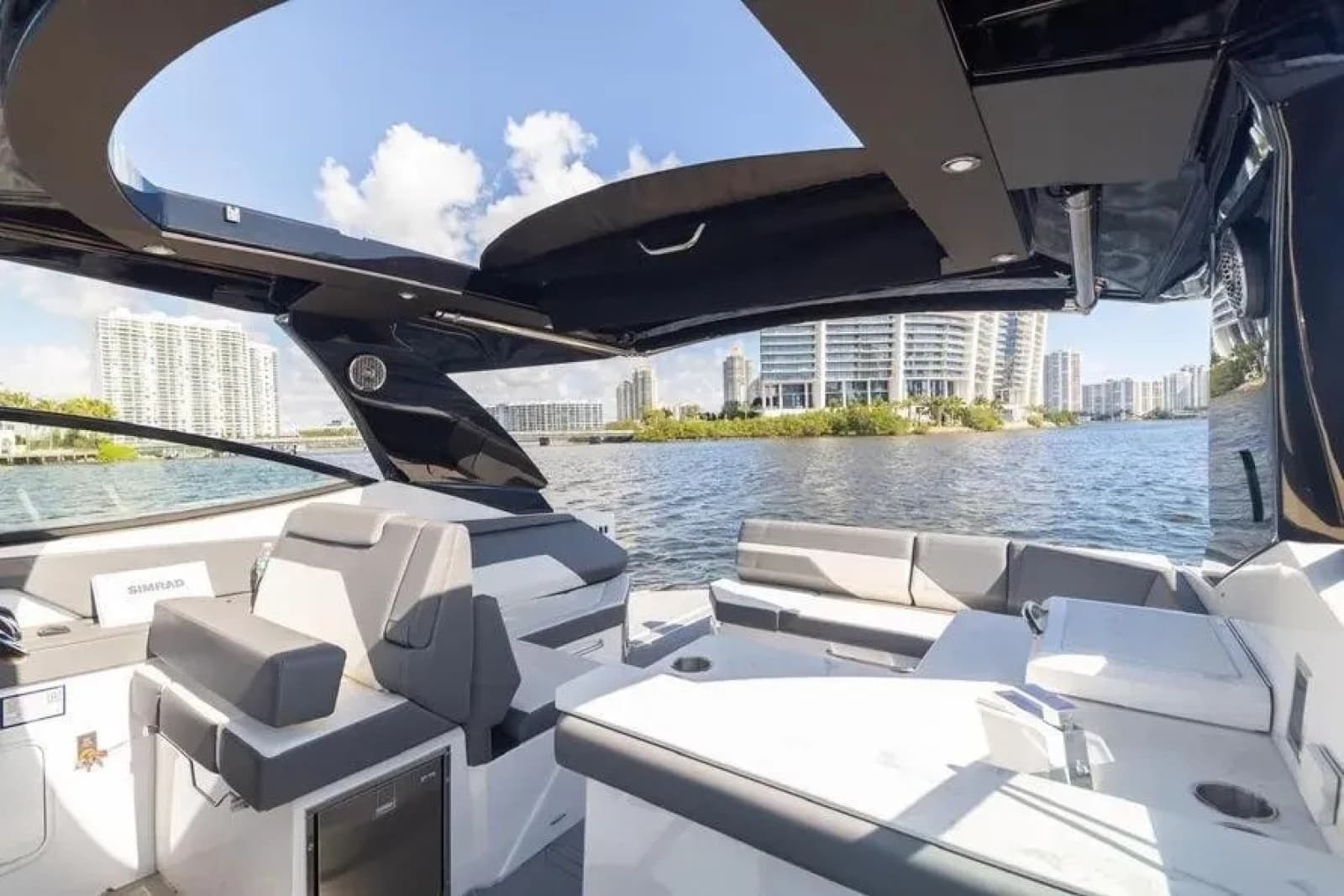 2021 Cruisers Yachts  - Photo 21