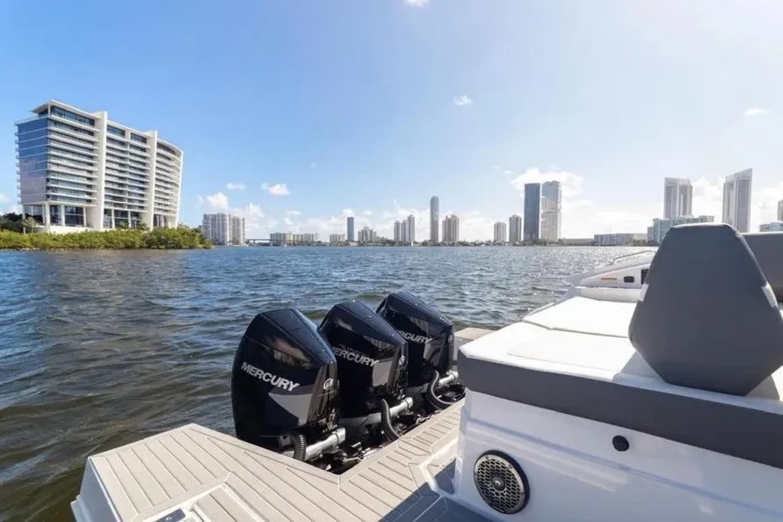 2021 Cruisers Yachts  - Photo 14