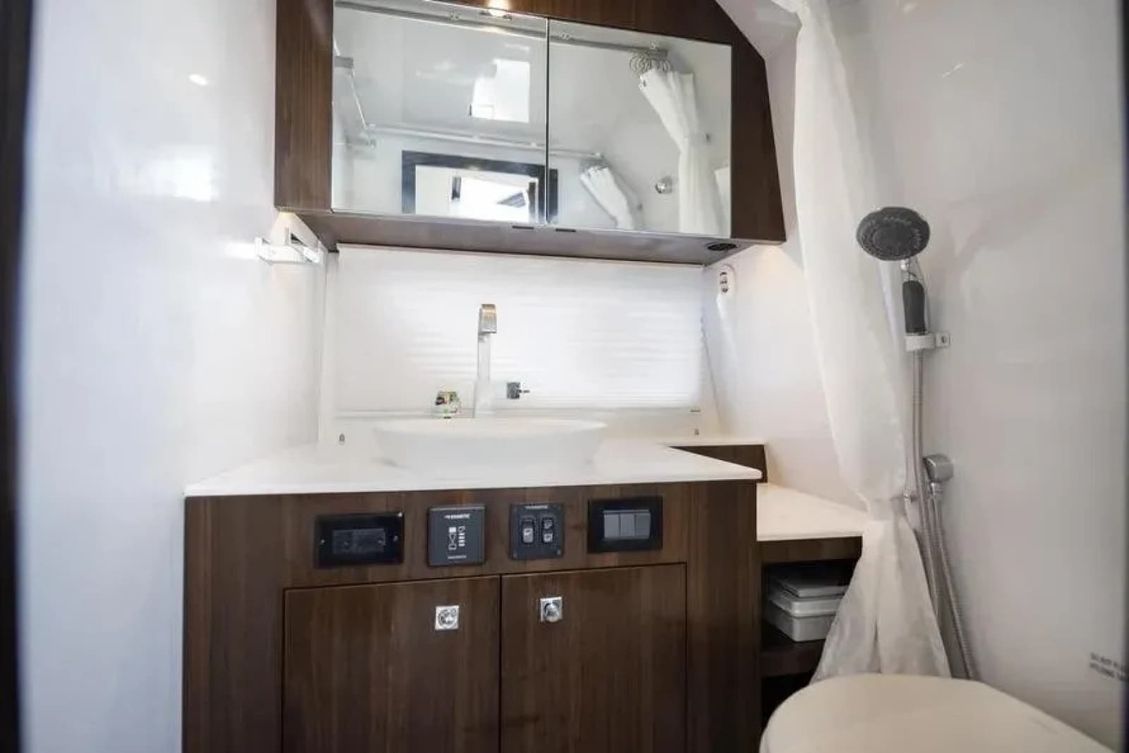 2021 Cruisers Yachts  - Photo 27