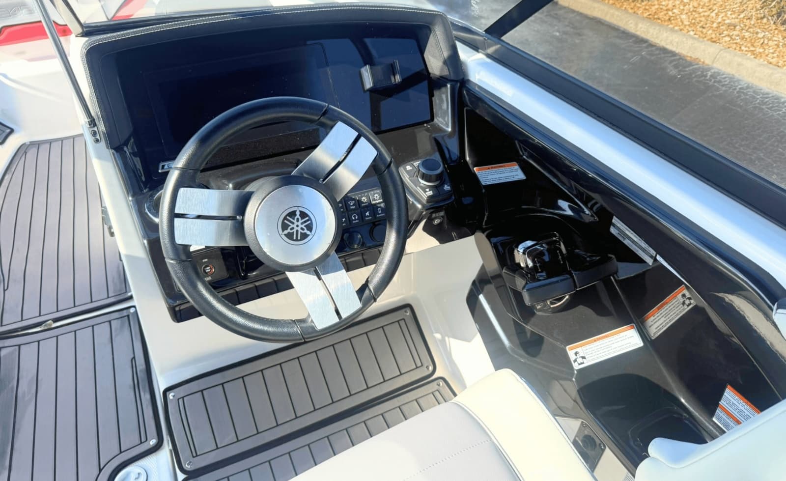 2018 Yamaha Boats 242X - Photo 20