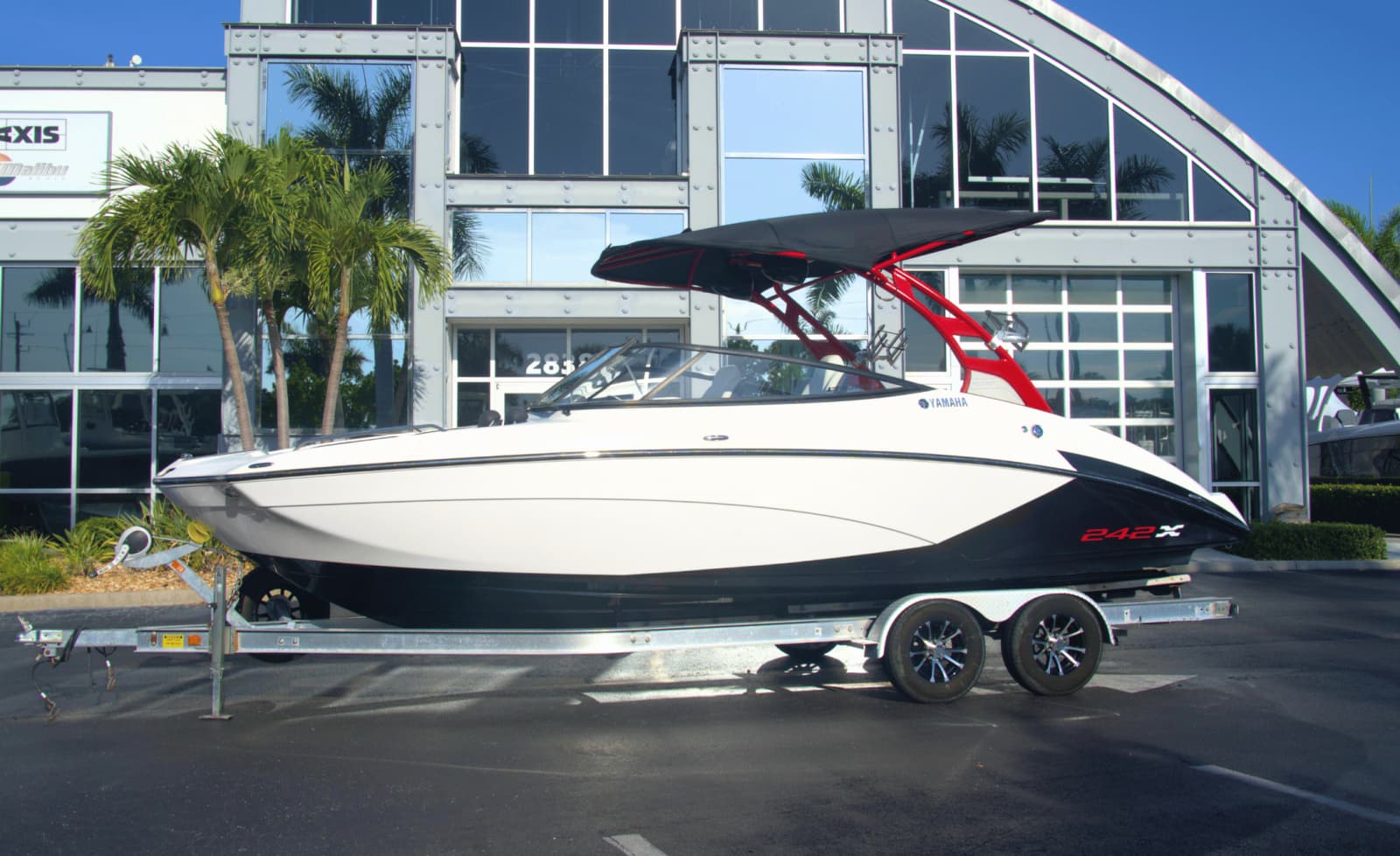 2018 Yamaha Boats 242X - Photo 1