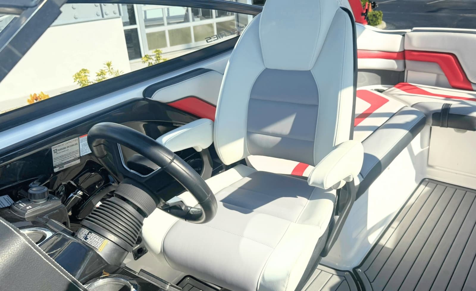 2018 Yamaha Boats 242X - Photo 28