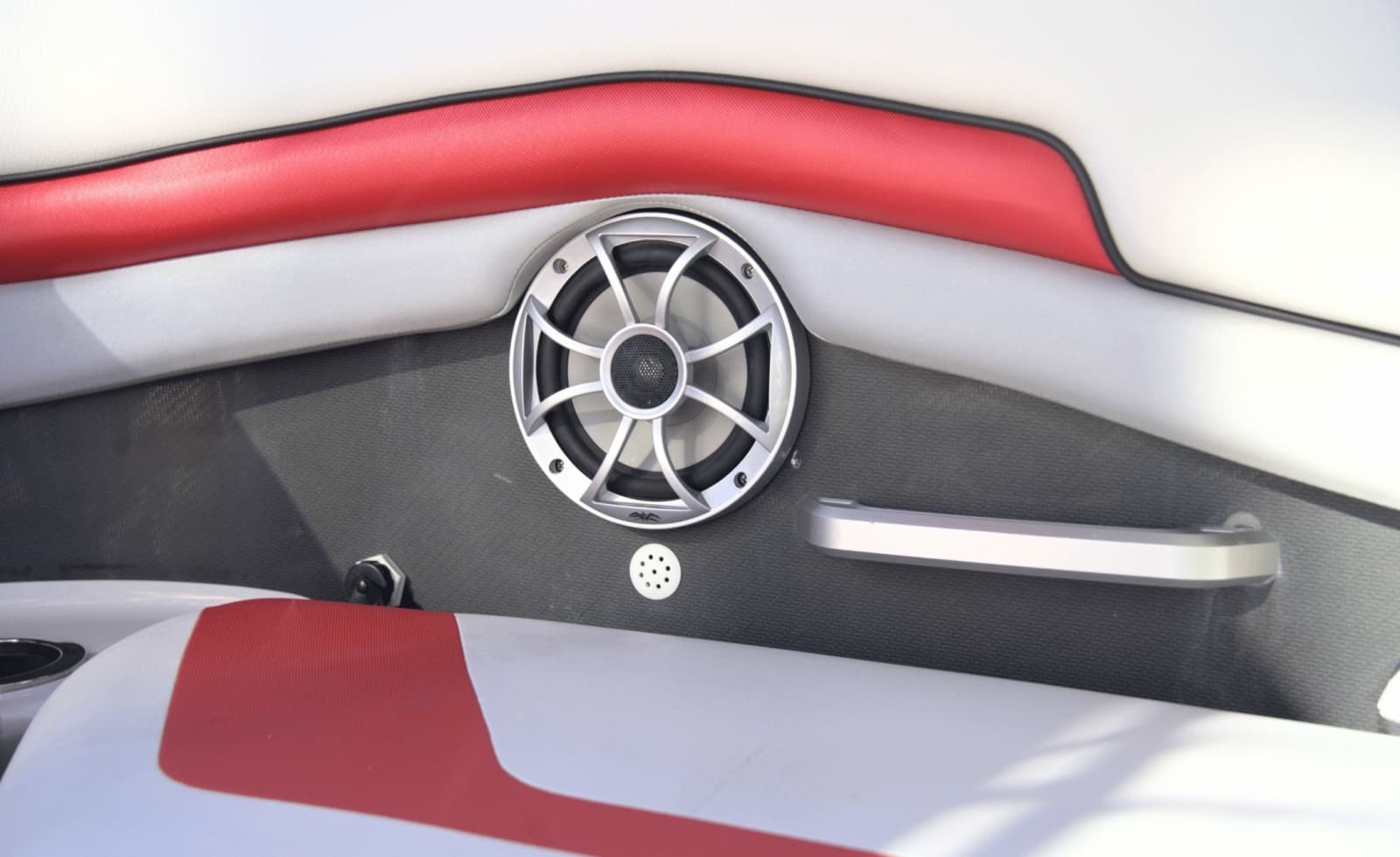 2018 Yamaha Boats 242X - Photo 16