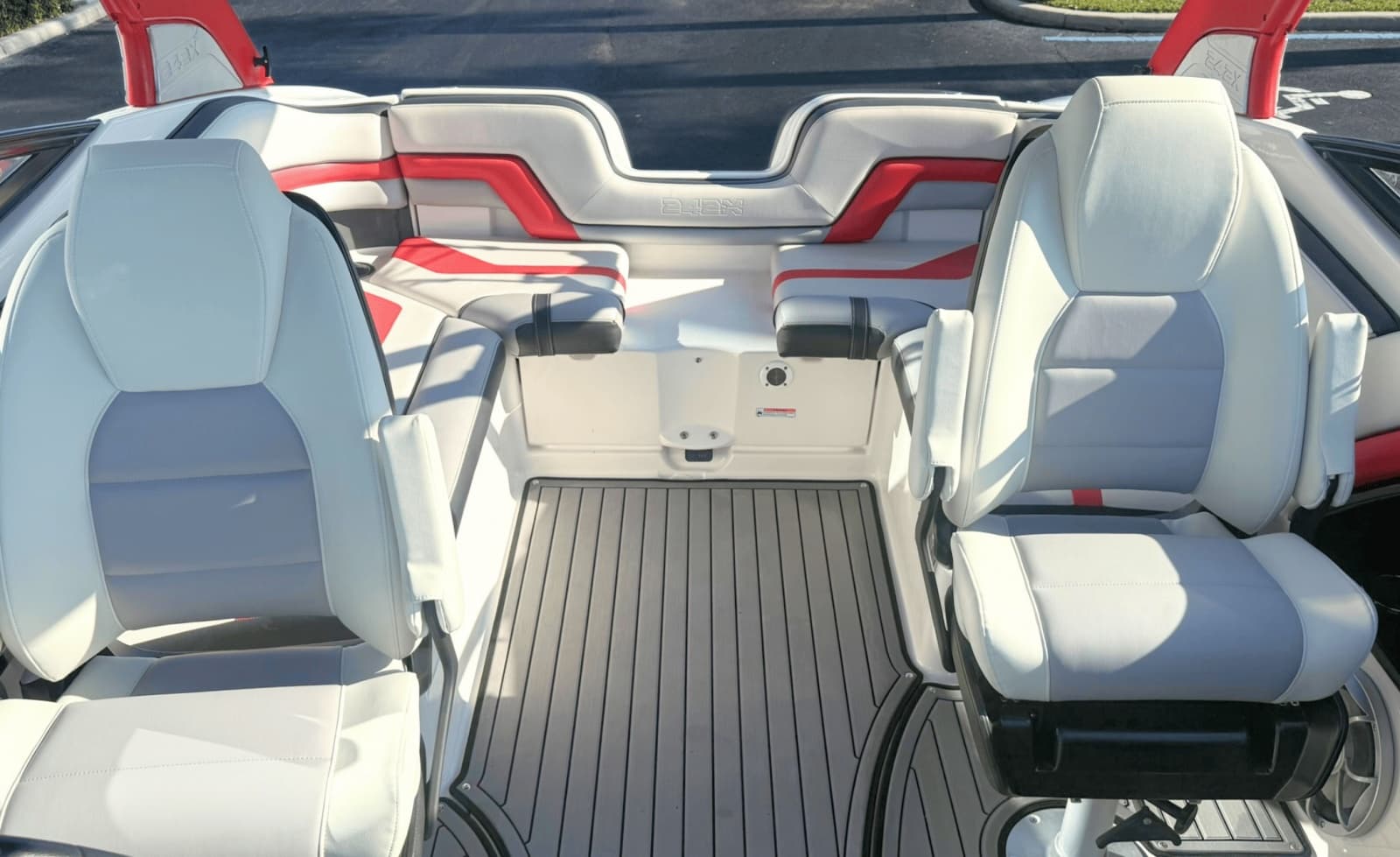 2018 Yamaha Boats 242X - Photo 24