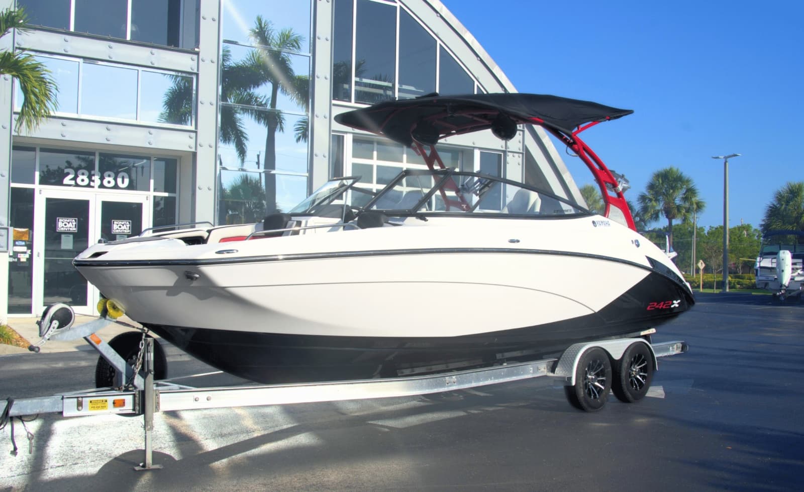 2018 Yamaha Boats 242X - Photo 2