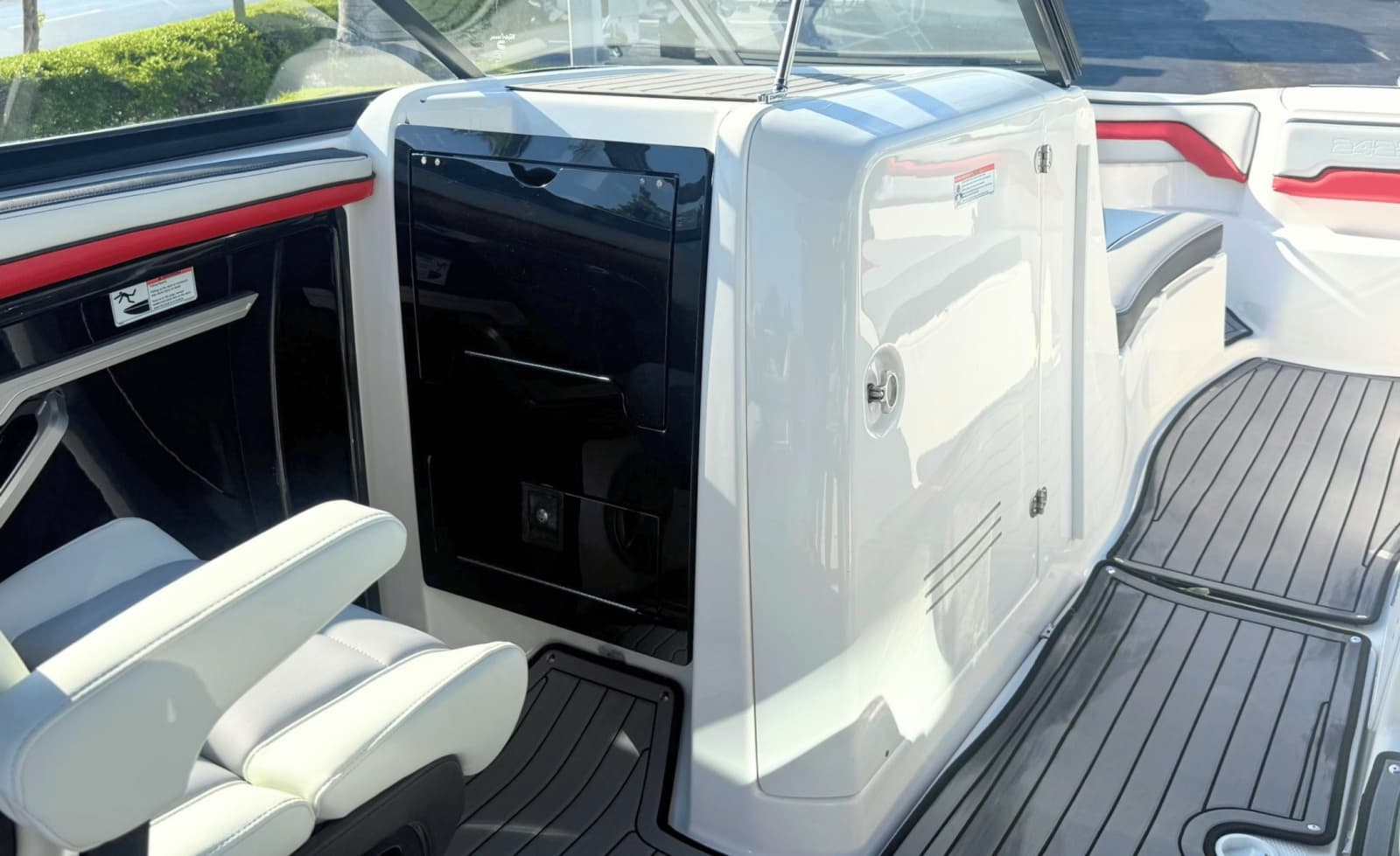 2018 Yamaha Boats 242X - Photo 29