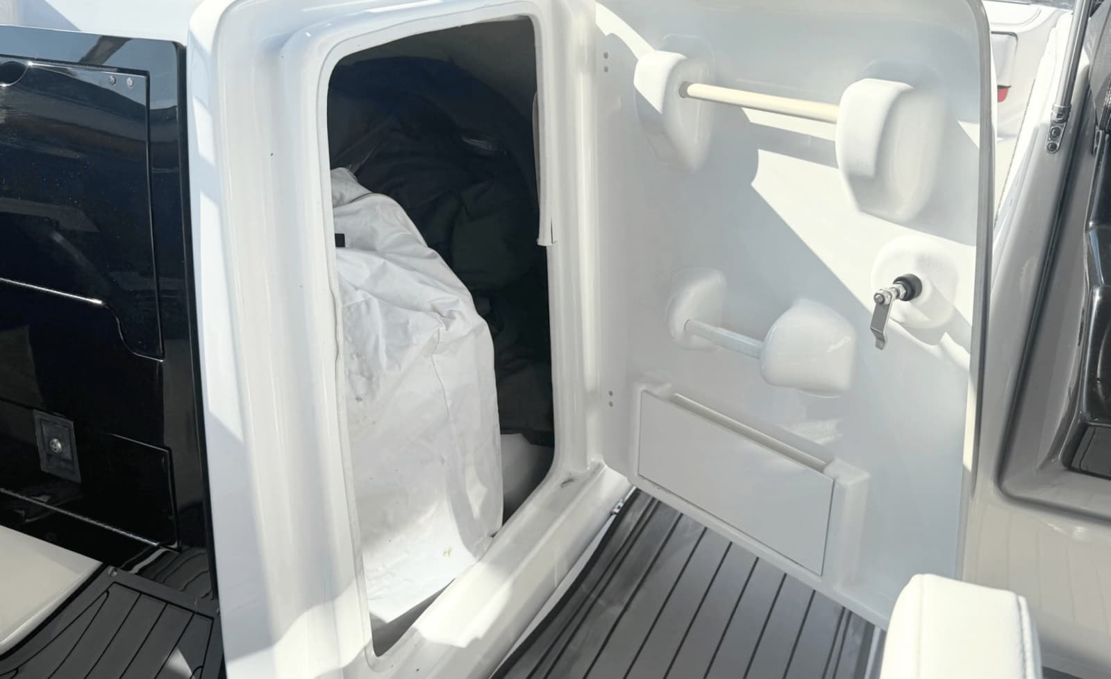 2018 Yamaha Boats 242X - Photo 30