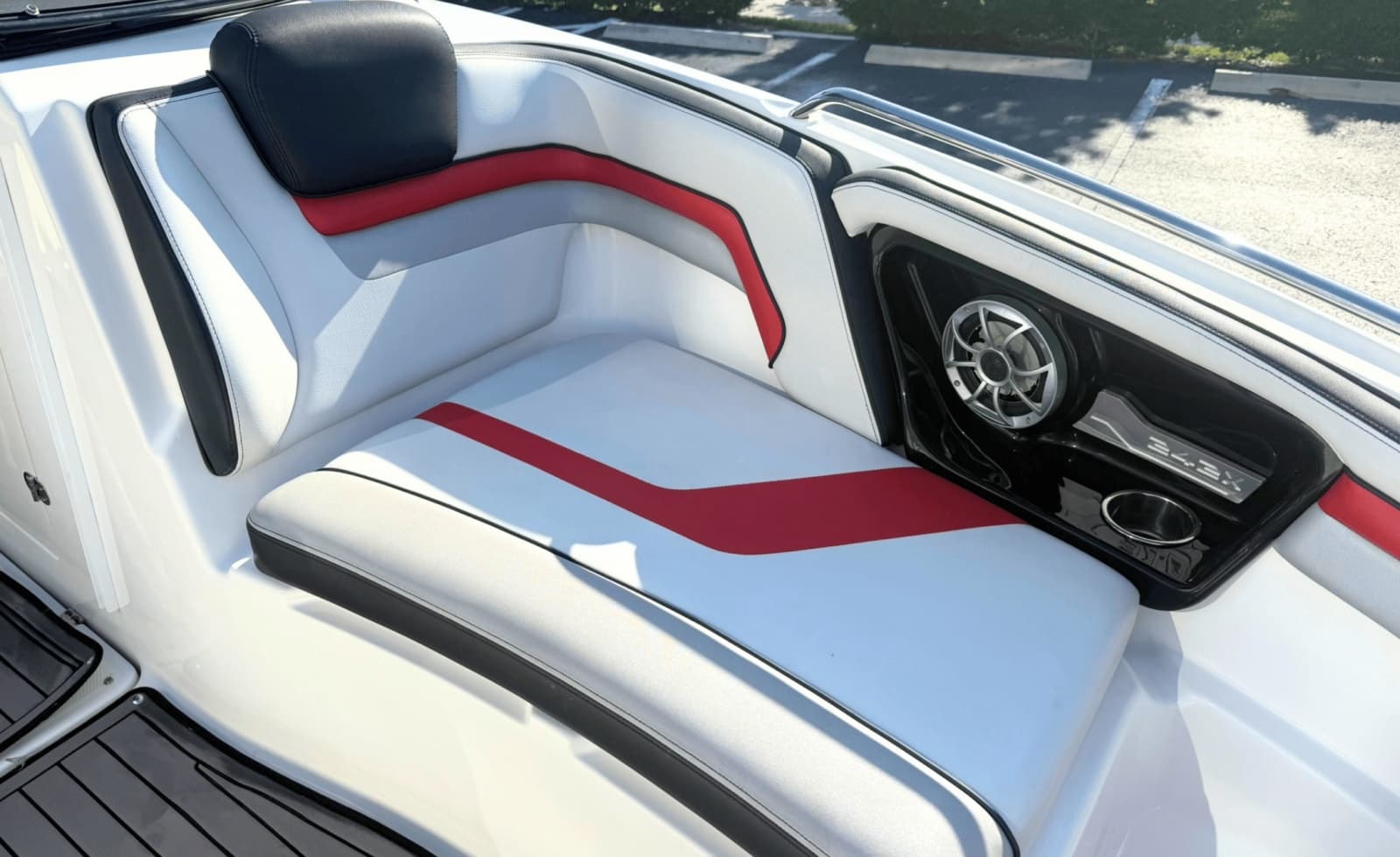 2018 Yamaha Boats 242X - Photo 35