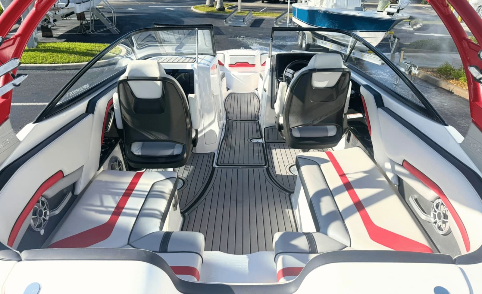 2018 Yamaha Boats 242X - Photo 14