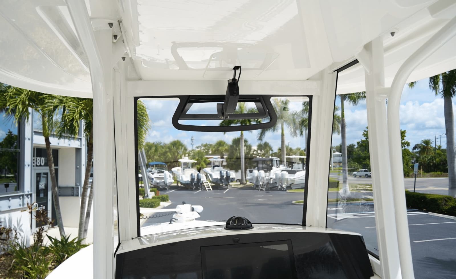 2021 Regulator 26XO - Photo 15