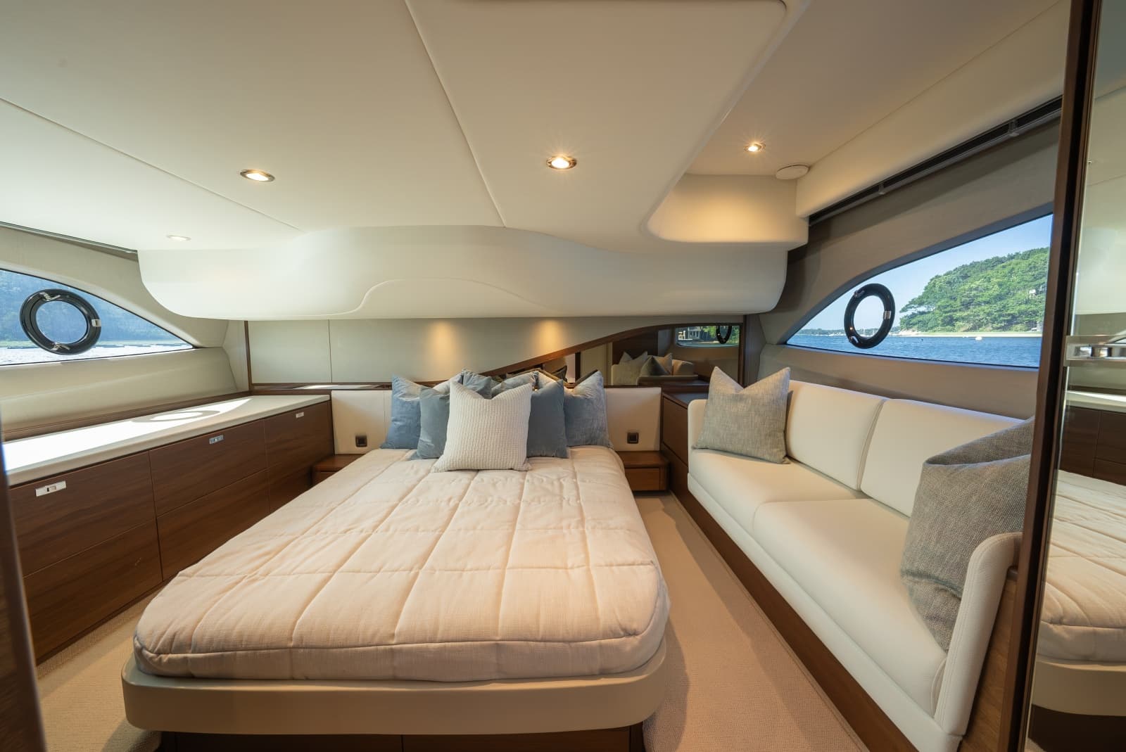 2025 Princess F45 - Photo 34