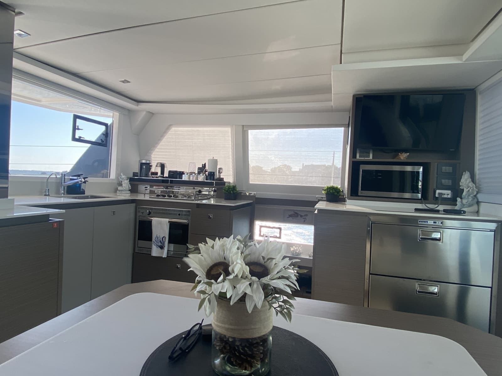 2023 Leopard 42 - Photo 12
