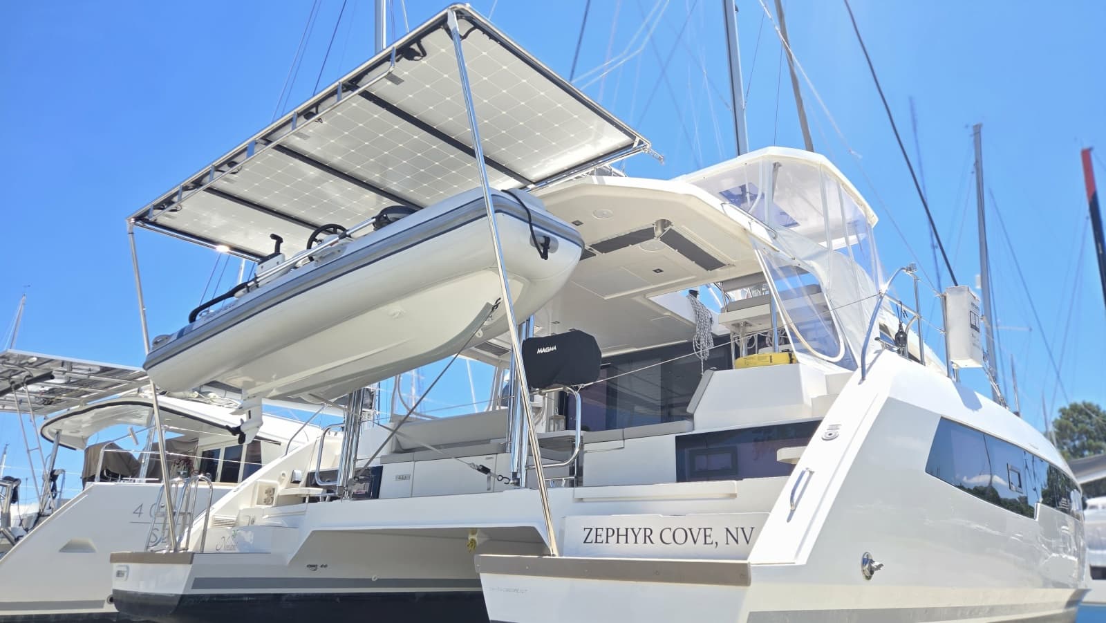 2023 Leopard 42 - Photo 2