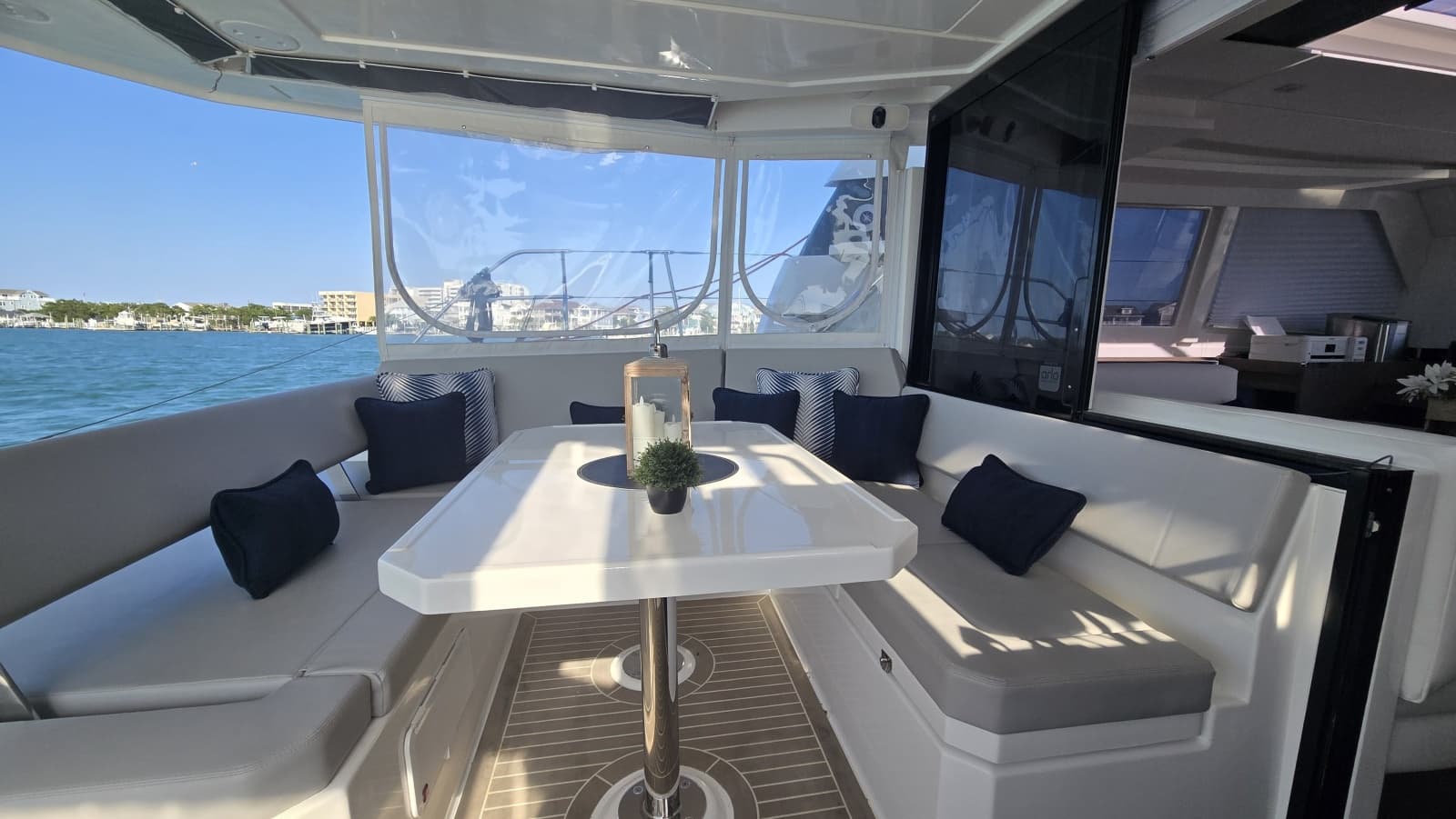2023 Leopard 42 - Photo 3