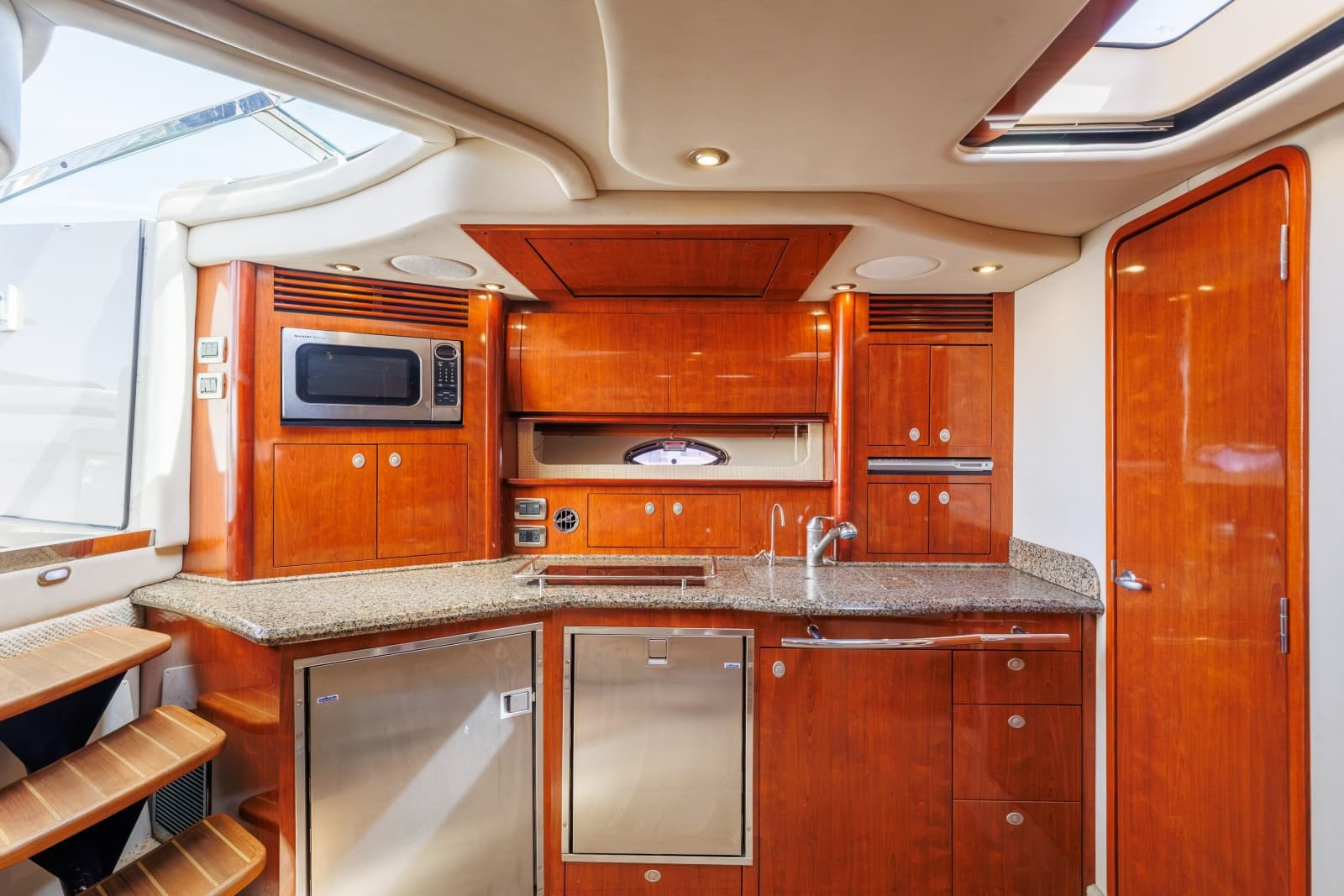 2005 Sea Ray Sundancer - Photo 10