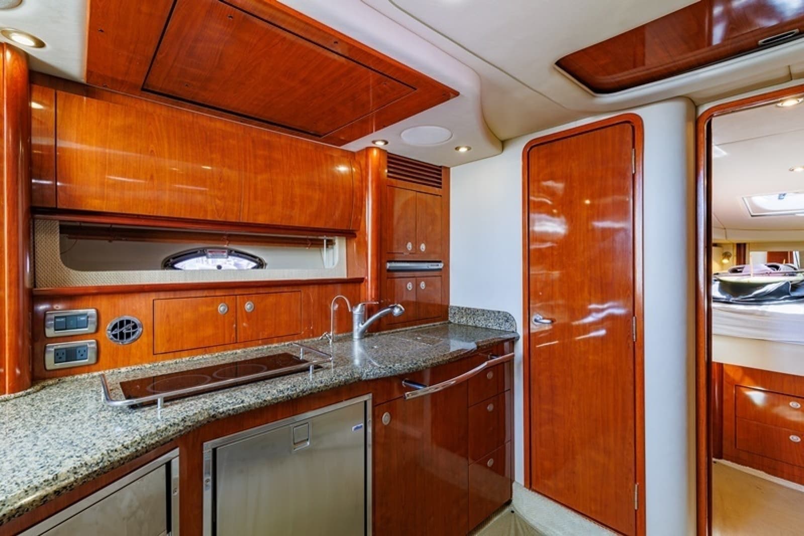 2005 Sea Ray Sundancer - Photo 12