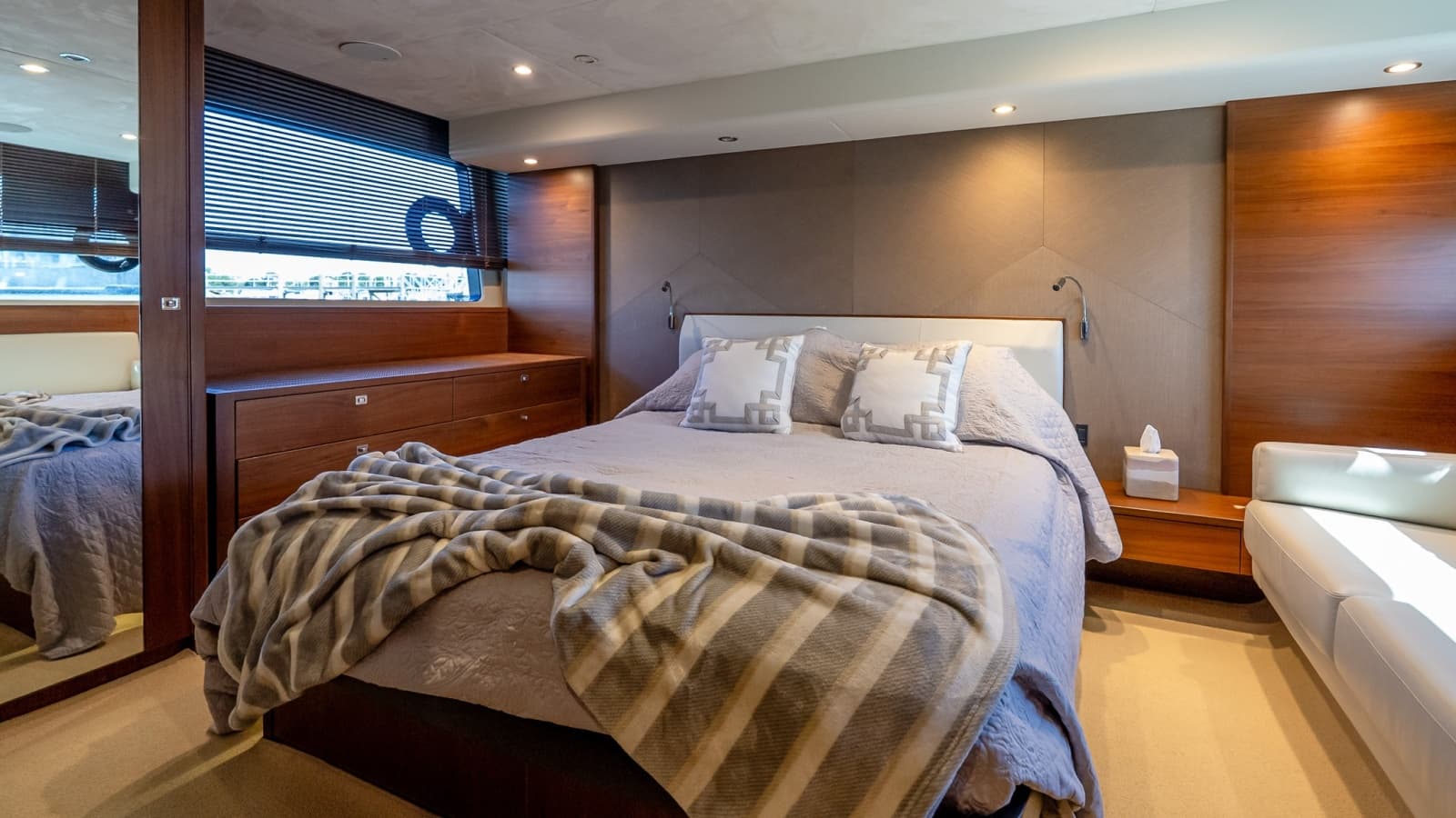 2014 Princess F52 - Photo 59