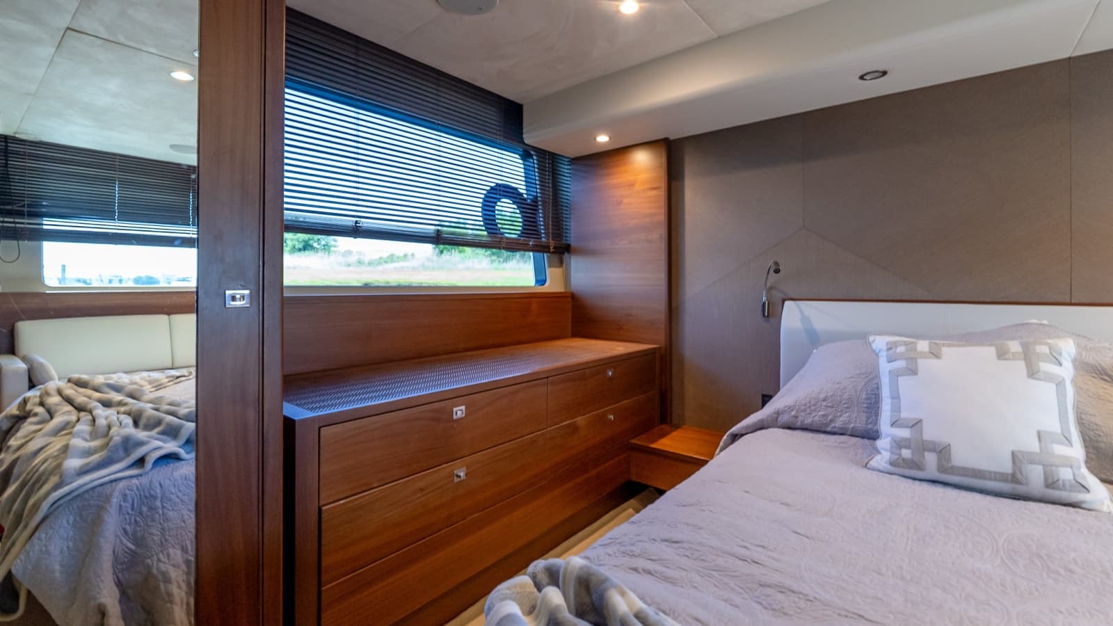 2014 Princess F52 - Photo 62