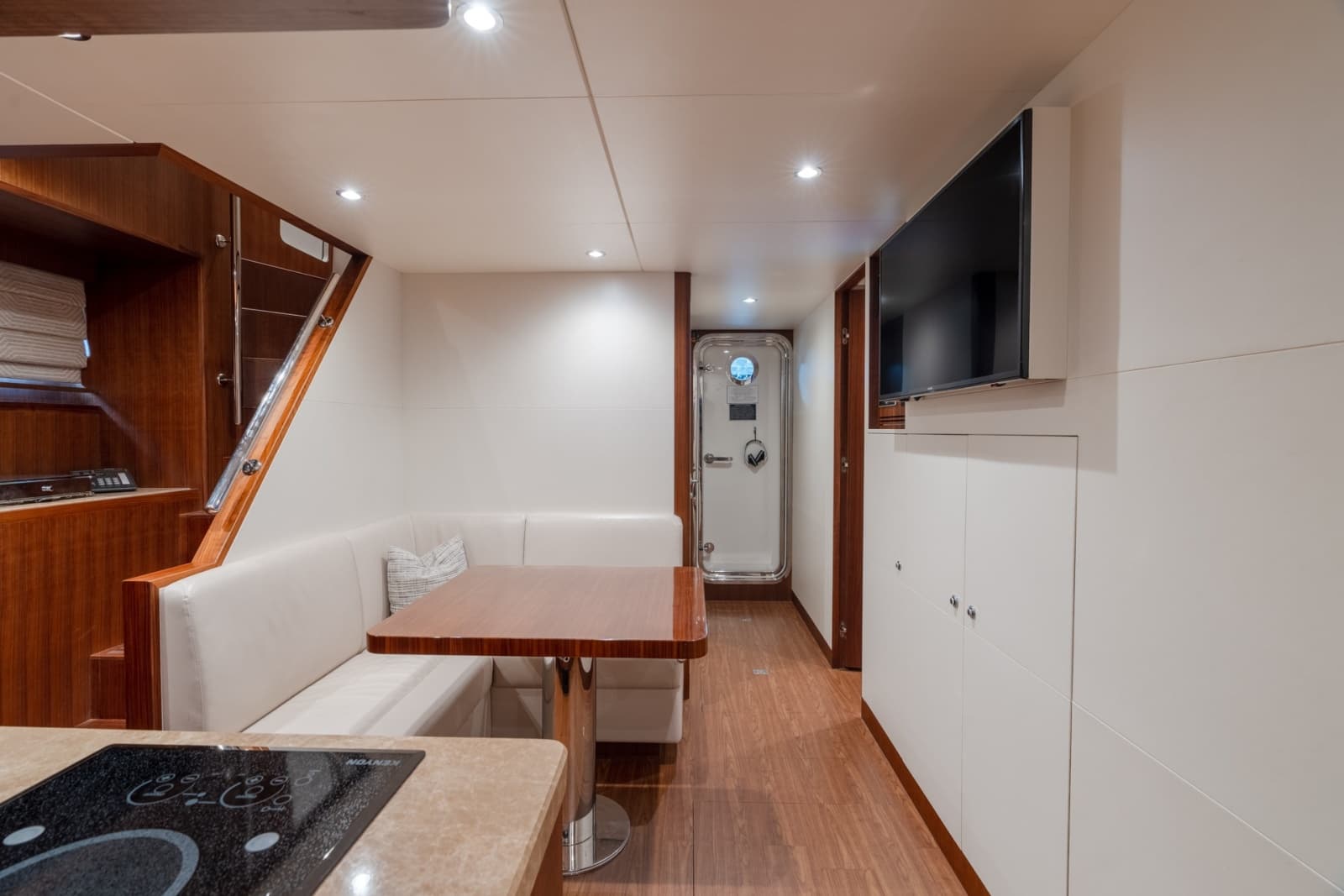 2019 Ocean Alexander 100 Motoryacht - Photo 55
