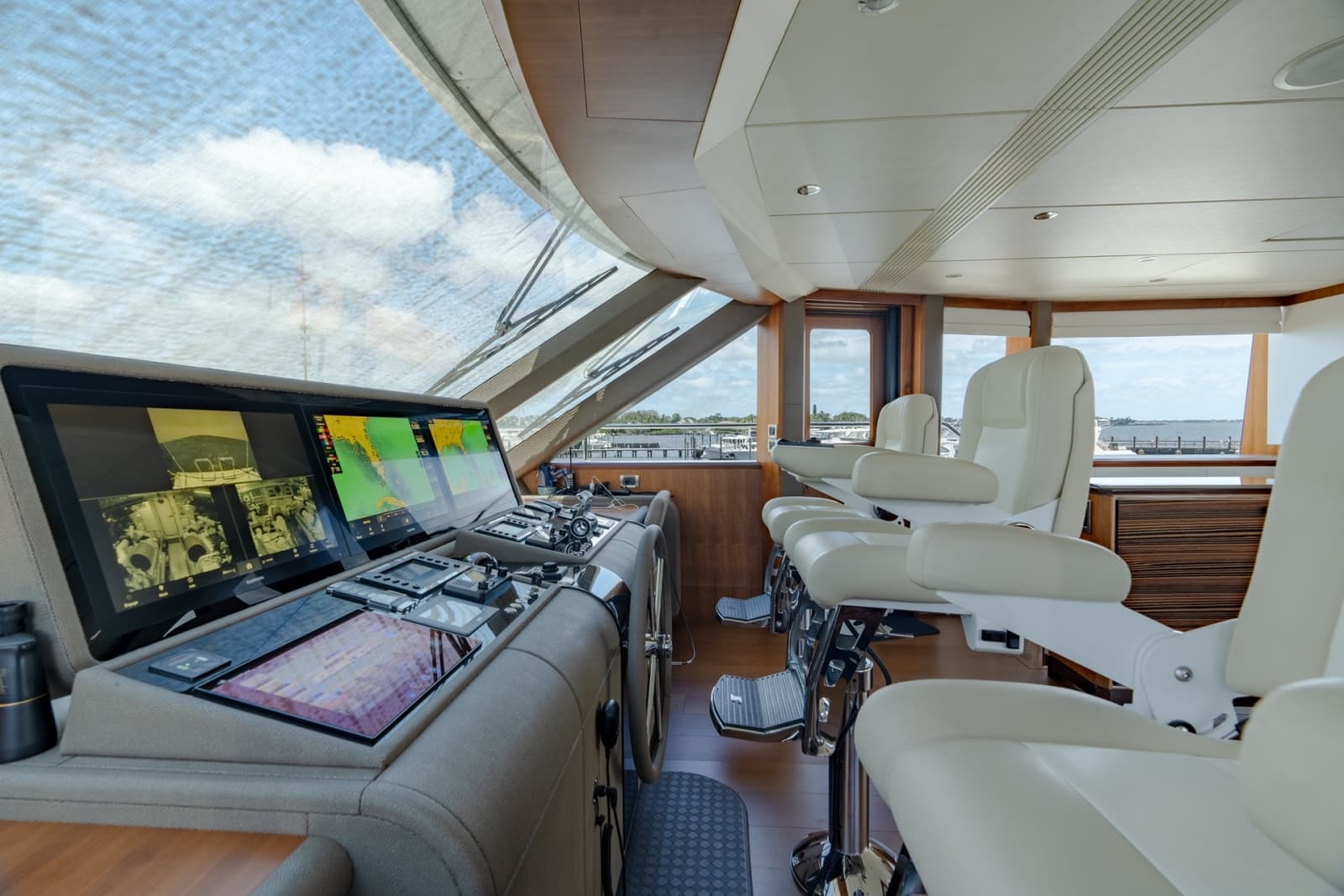 2019 Ocean Alexander 100 Motoryacht - Photo 22