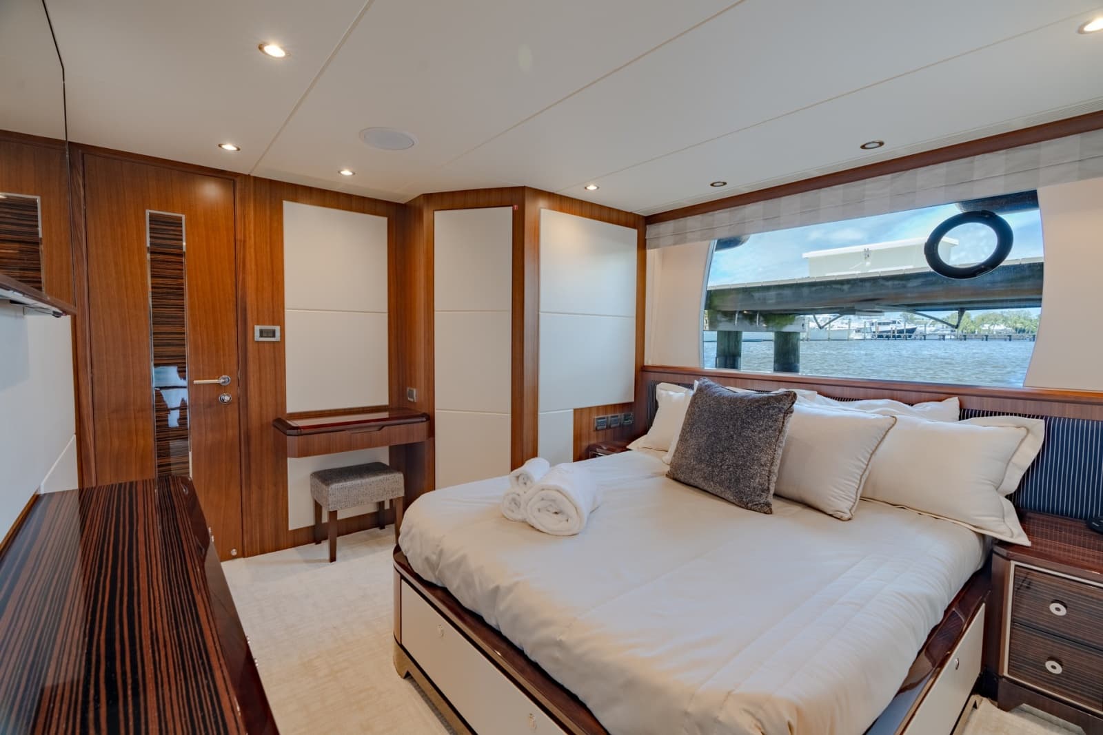 2019 Ocean Alexander 100 Motoryacht - Photo 39