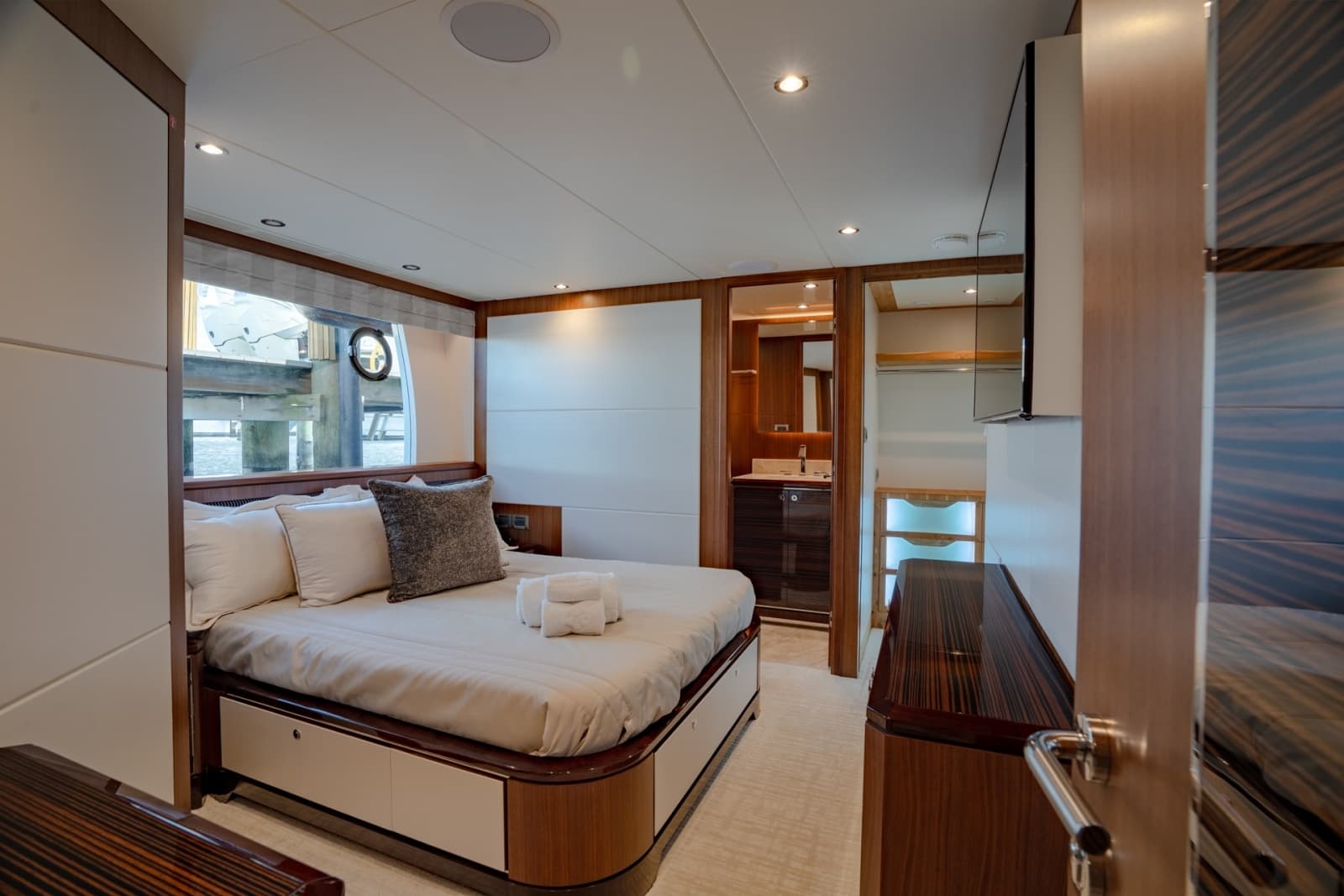 2019 Ocean Alexander 100 Motoryacht - Photo 38