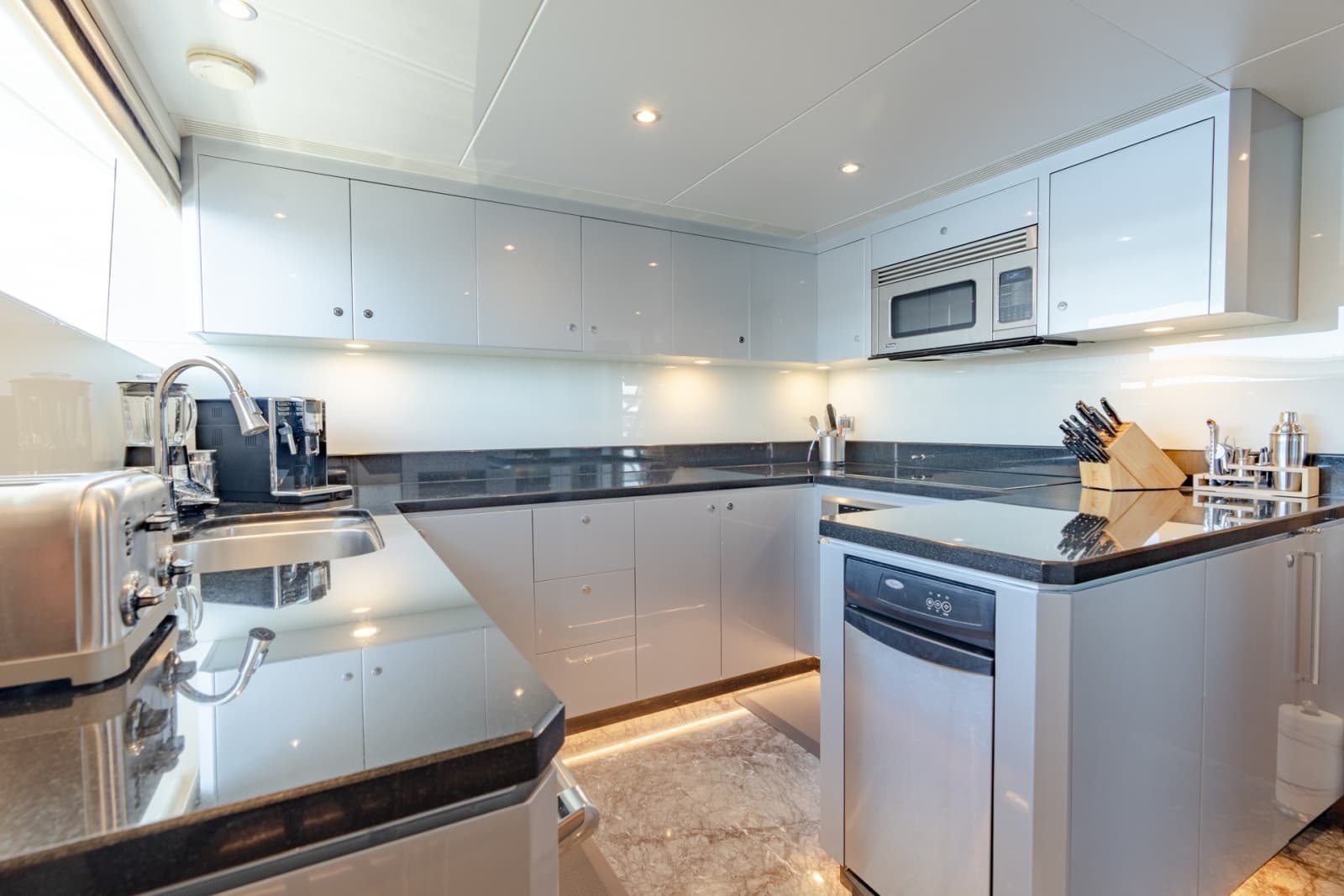 2019 Ocean Alexander 100 Motoryacht - Photo 14