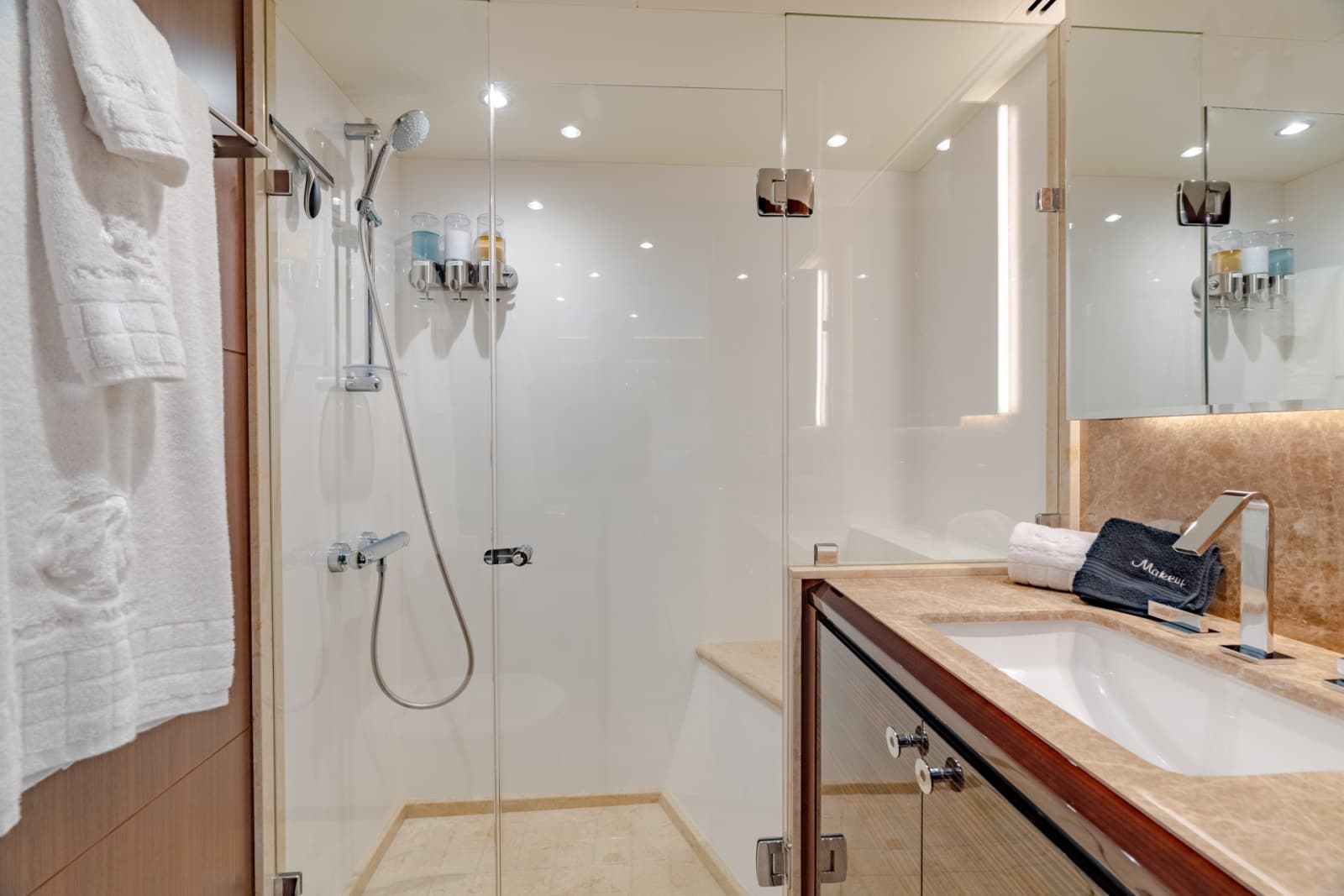 2019 Ocean Alexander 100 Motoryacht - Photo 52