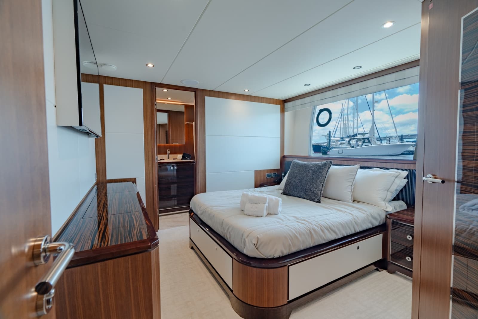 2019 Ocean Alexander 100 Motoryacht - Photo 42