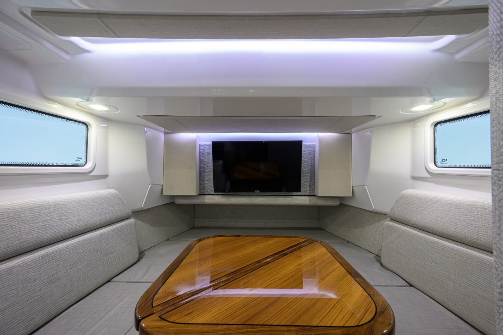 2023 Everglades 455 Center Console - Photo 4