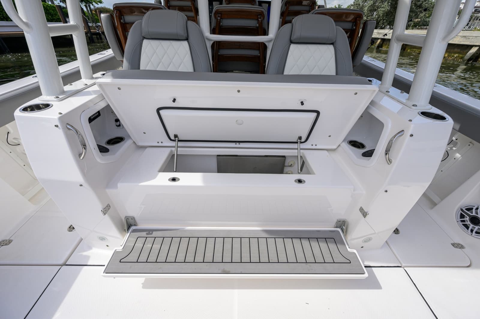 2023 Everglades 455 Center Console - Photo 30