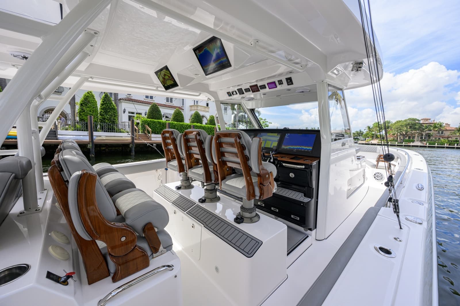 2023 Everglades 455 Center Console - Photo 14