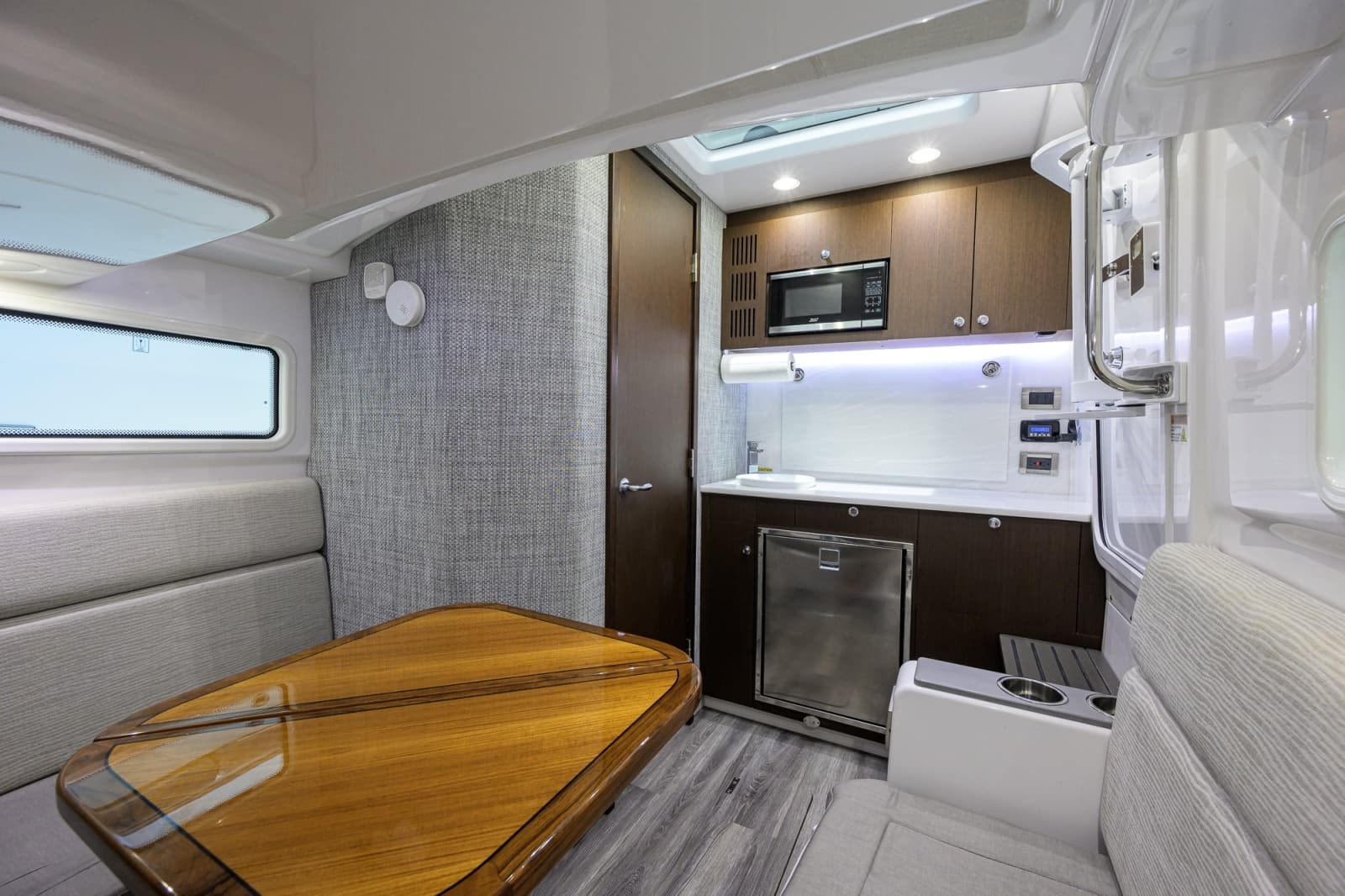 2023 Everglades 455 Center Console - Photo 5